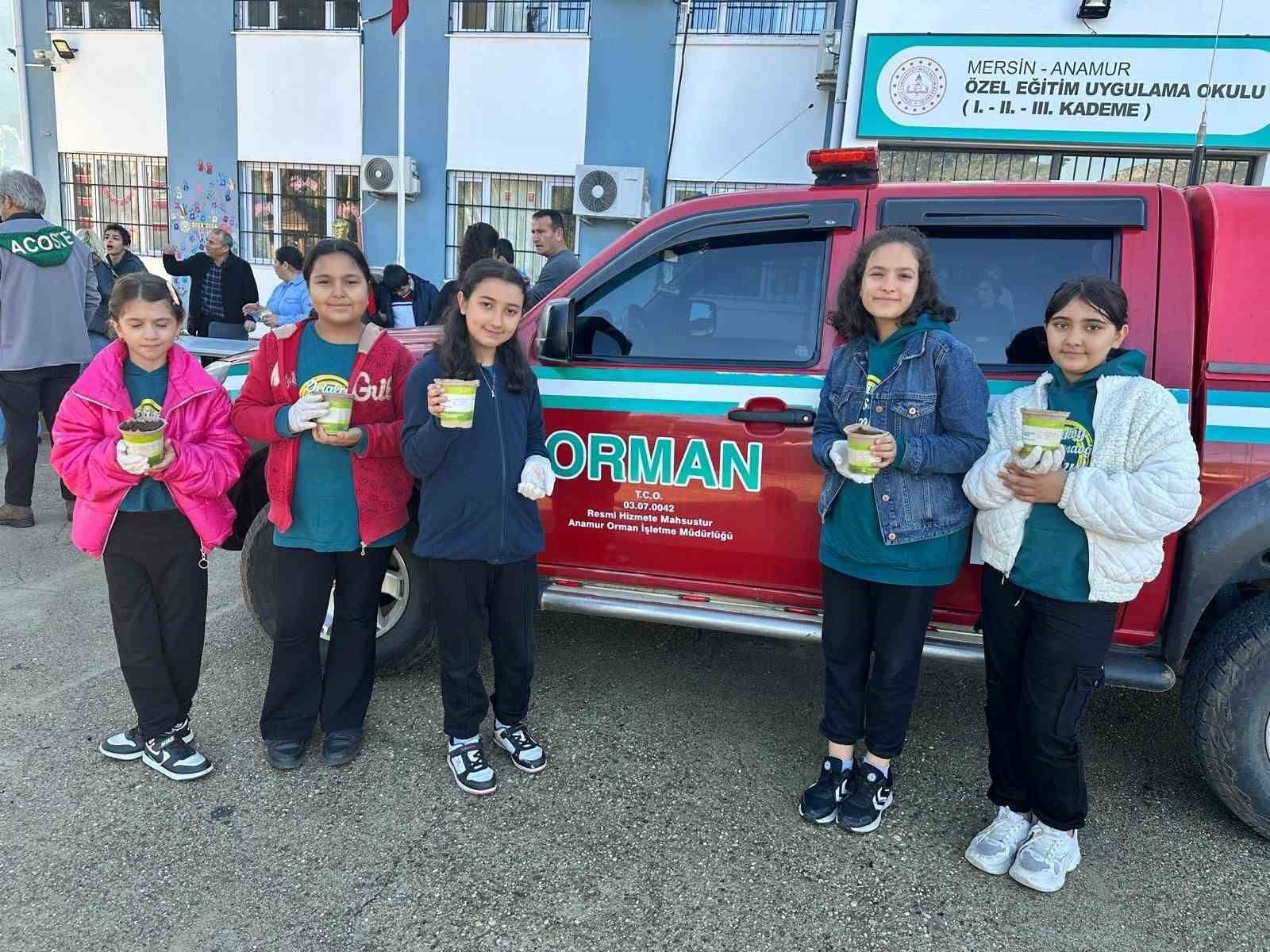 Anamur'da ceviz tohumları toprakla buluşturuldu