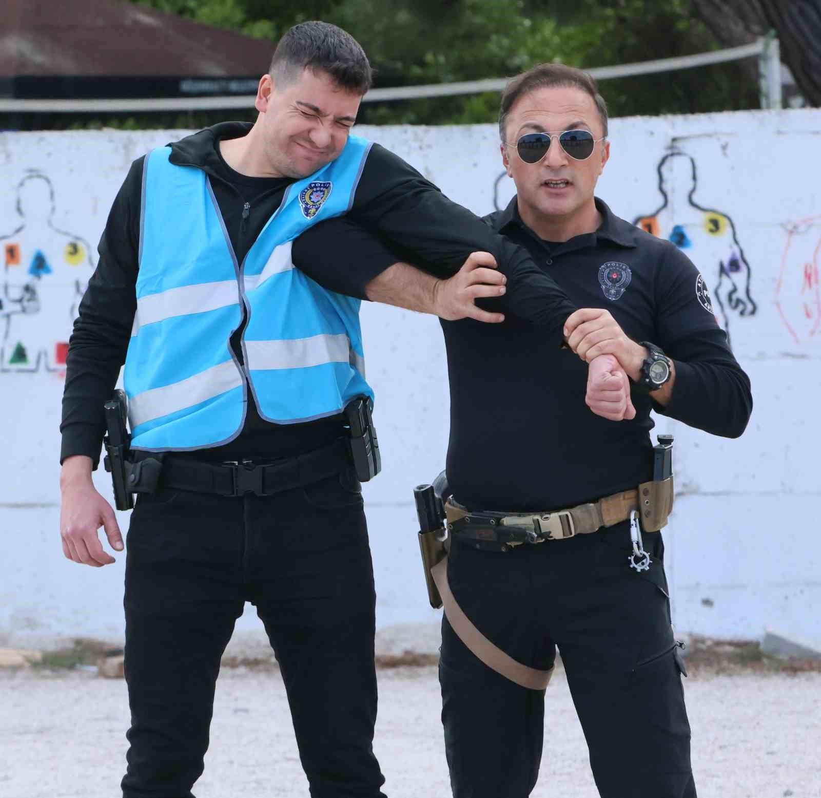 Antalya Emniyeti'nin Lara Corft'u
