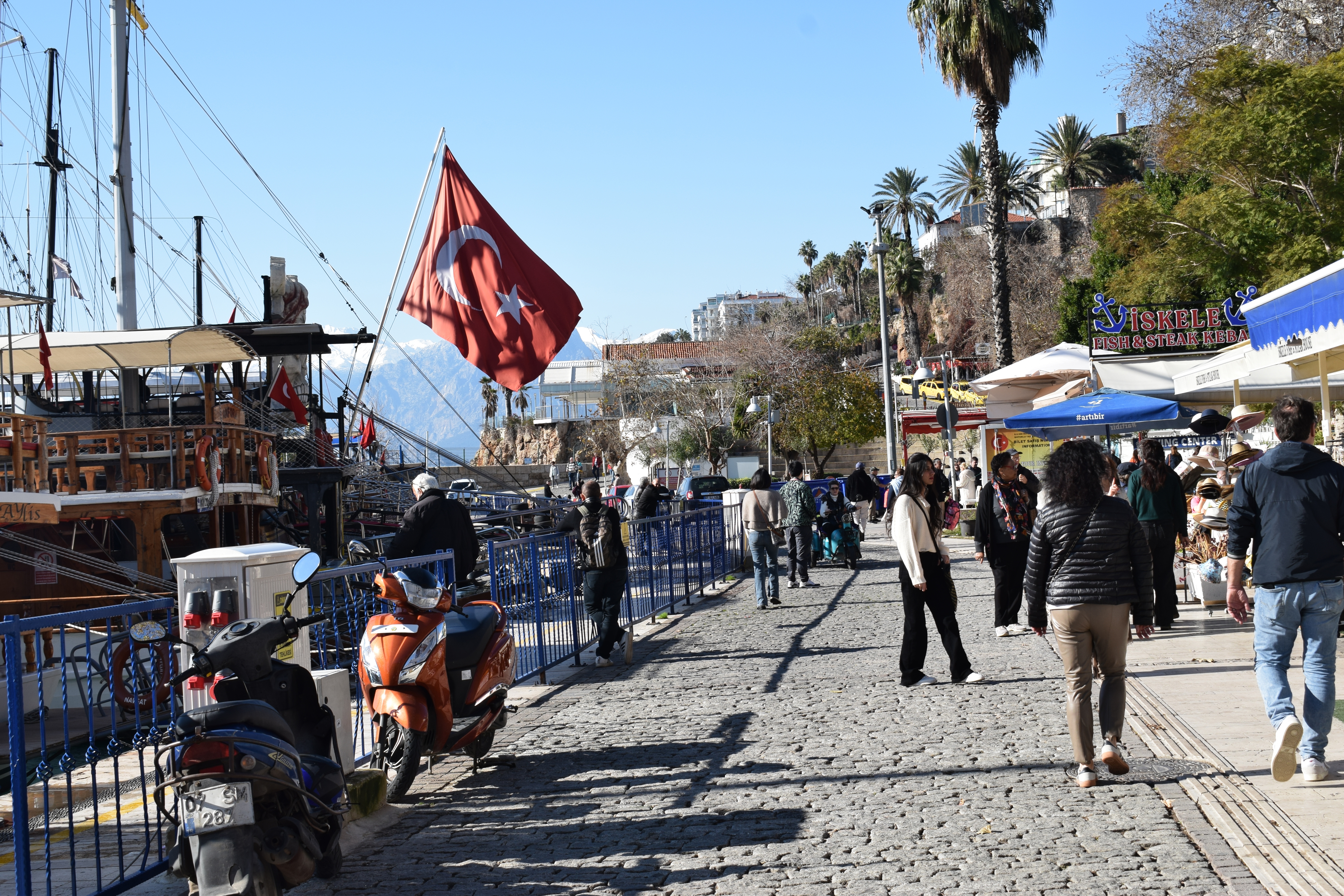 Antalya, yılın son gününü güneşli geçirdi