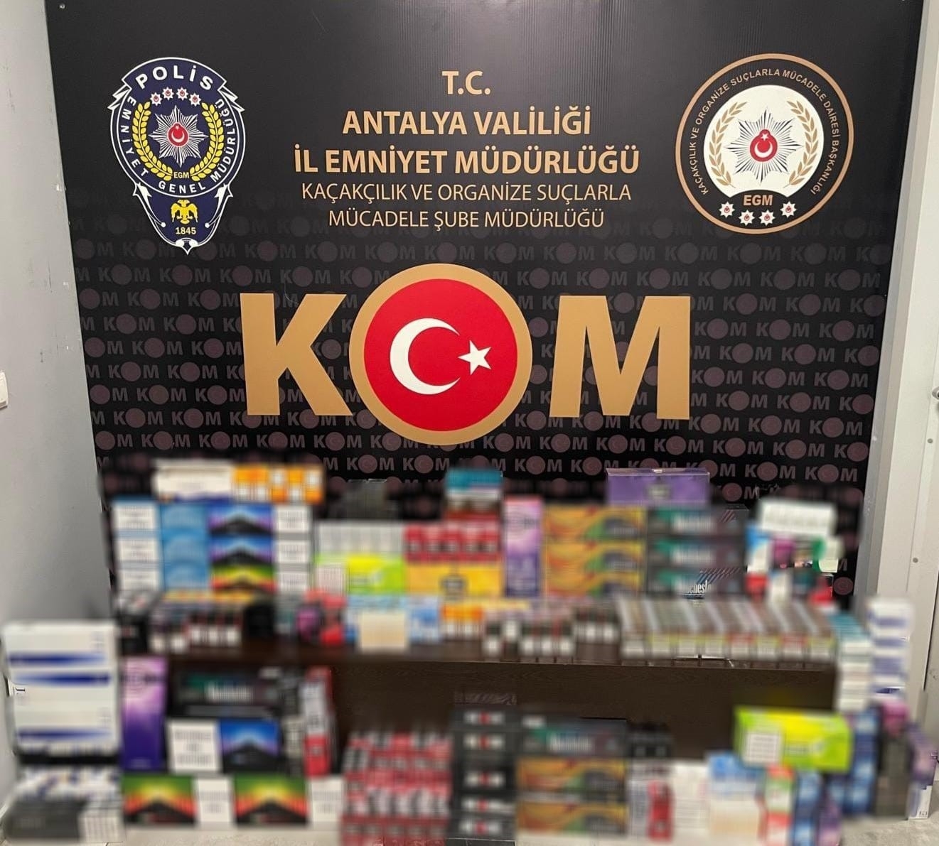 Antalya'da yılbaşı öncesi 108 bin şişe kaçak içki ele geçirildi