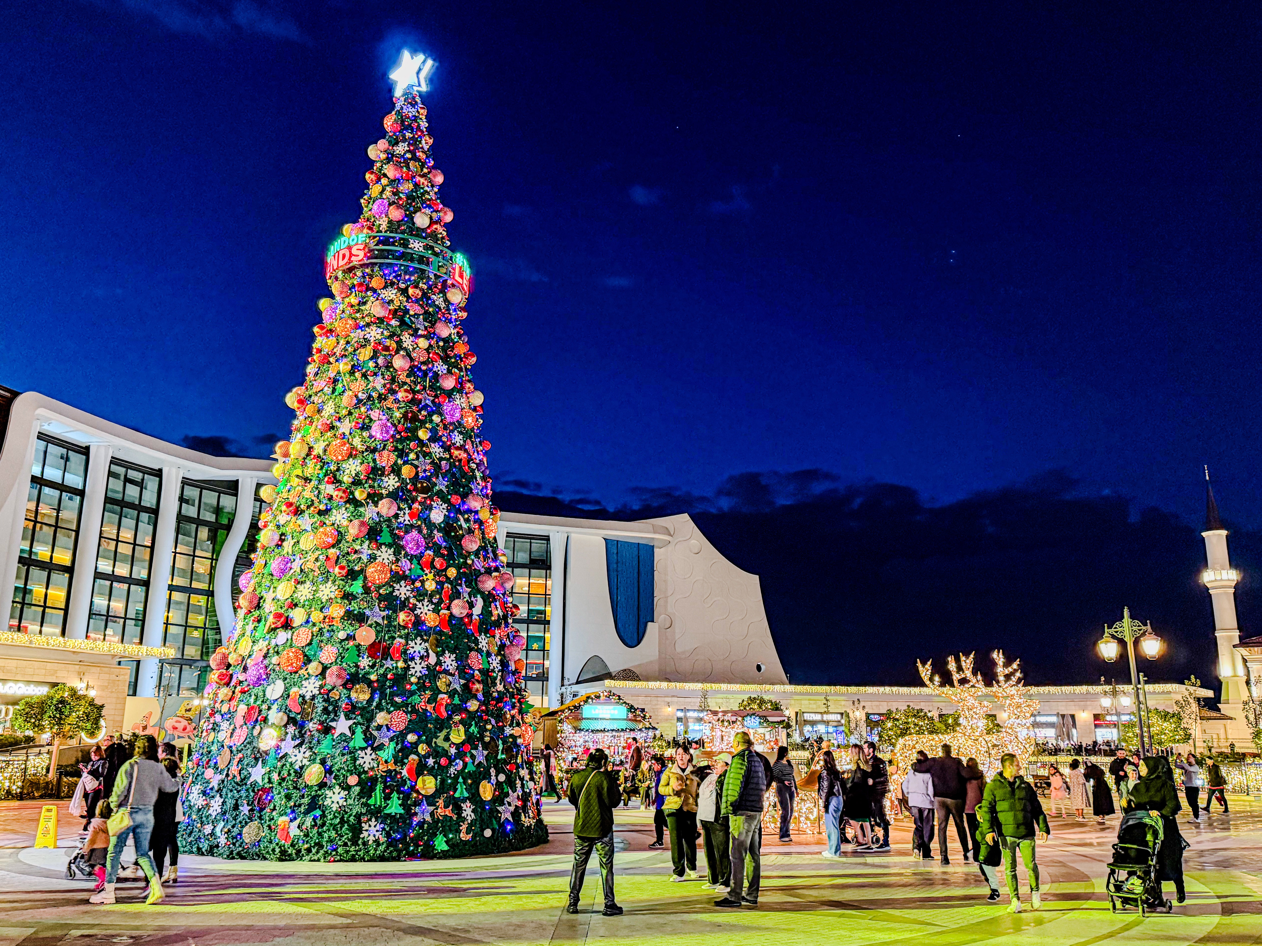 Antalya'ya Noel kutlamaları öncesi turist akını