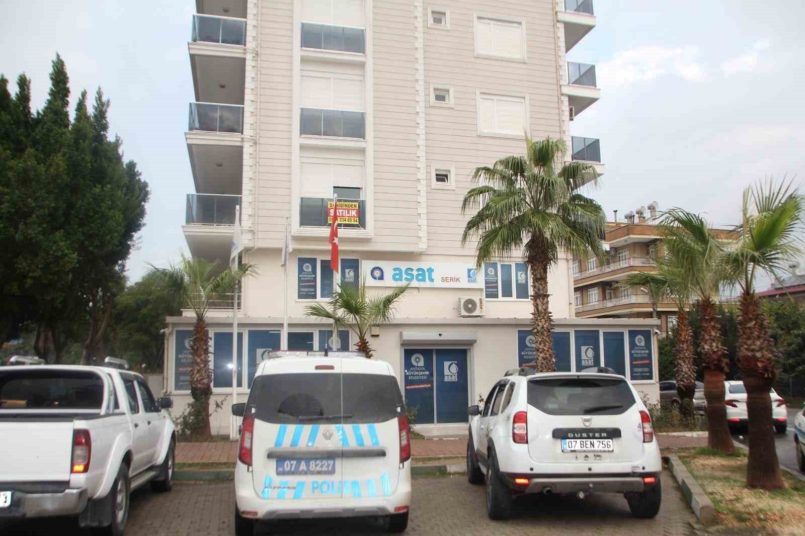 ASAT ilçe binasına giren hırsız cep telefonu ve bozuk para çaldı