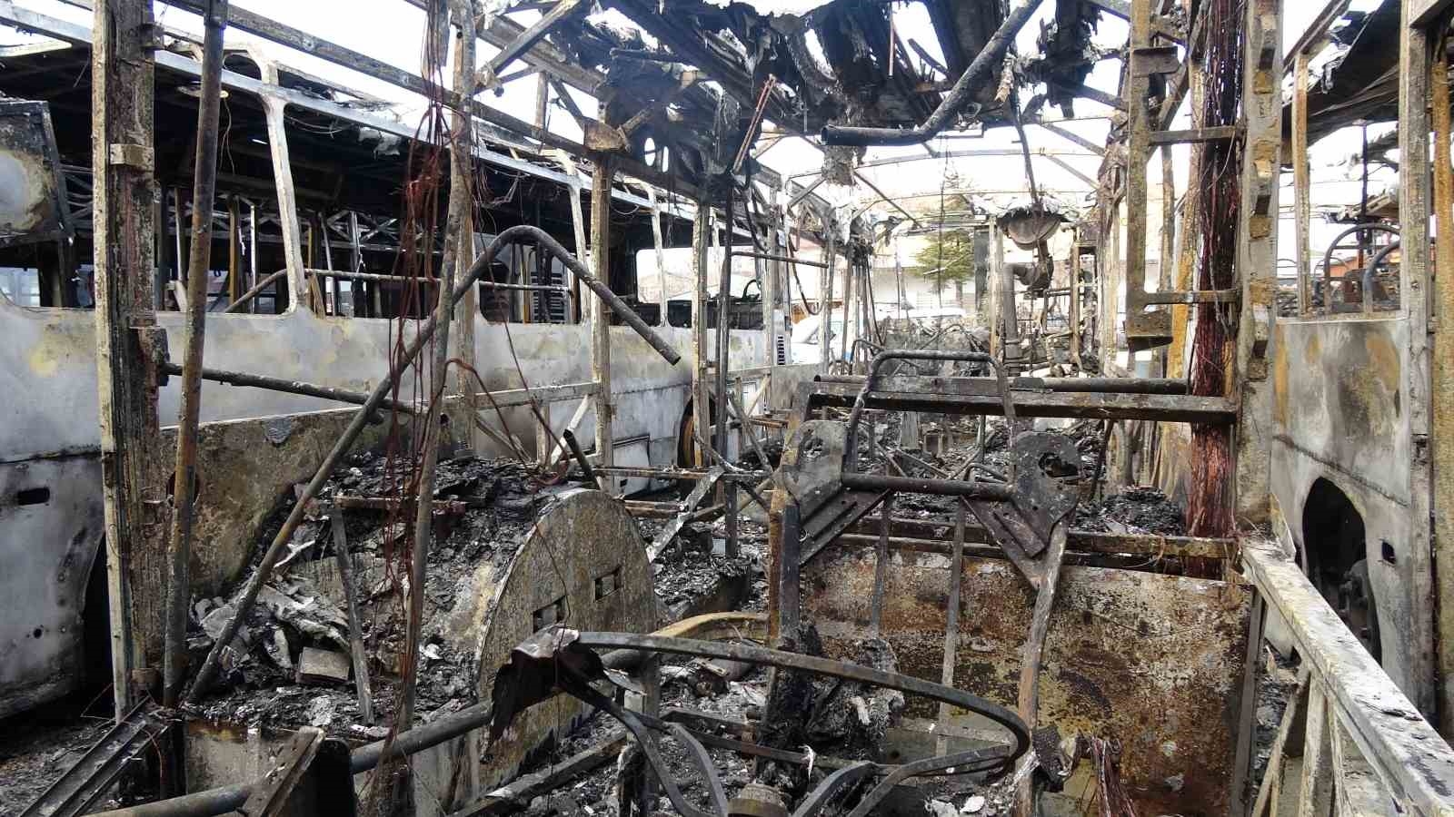 Burdur'da alev alev yanan 6 halk otobüsünde kundaklama iddiası