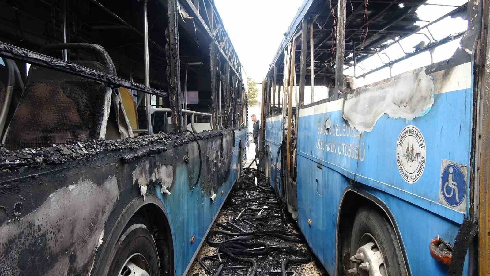 Burdur'da alev alev yanan 6 halk otobüsünde kundaklama iddiası