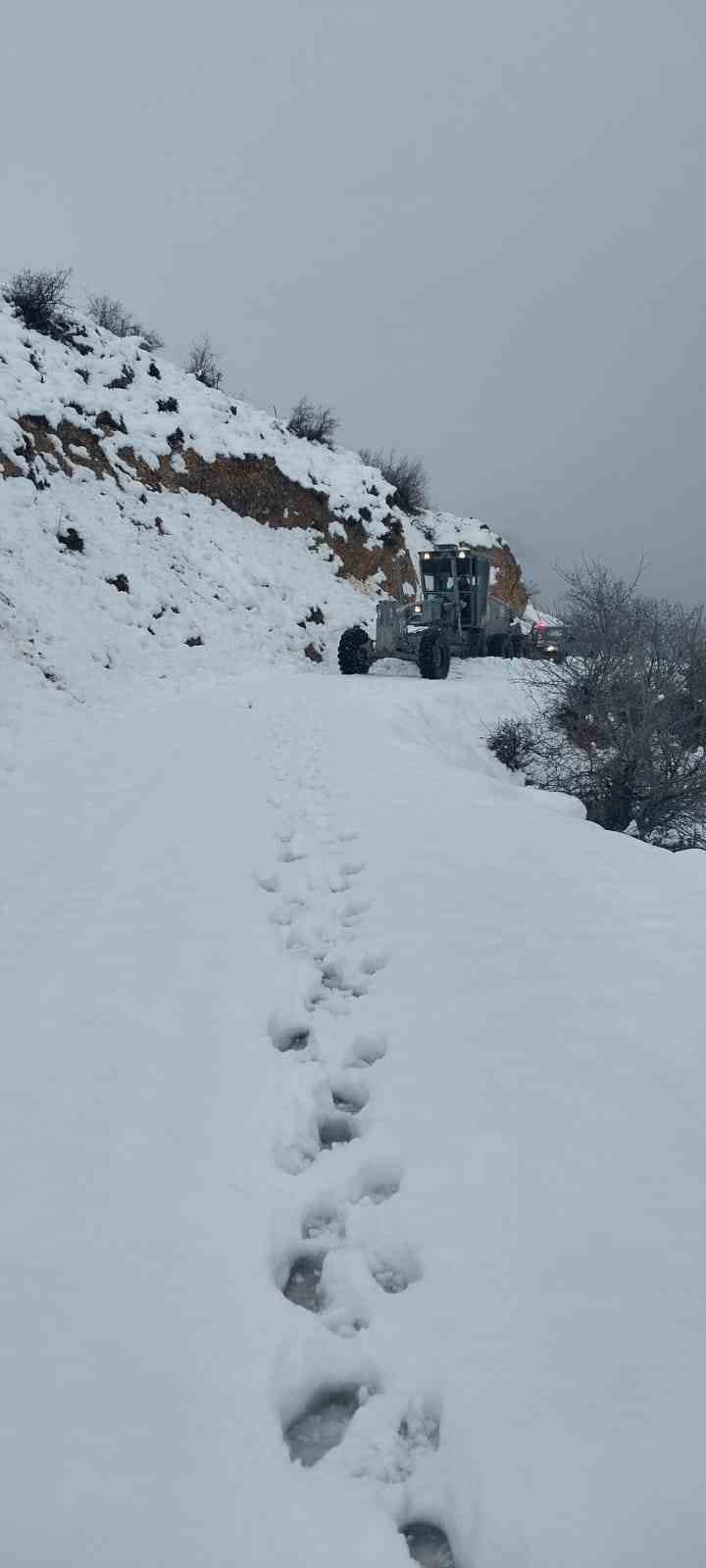 Burdur'da sürüsüyle birlikte mahsur kalan çoban kurtarıldı