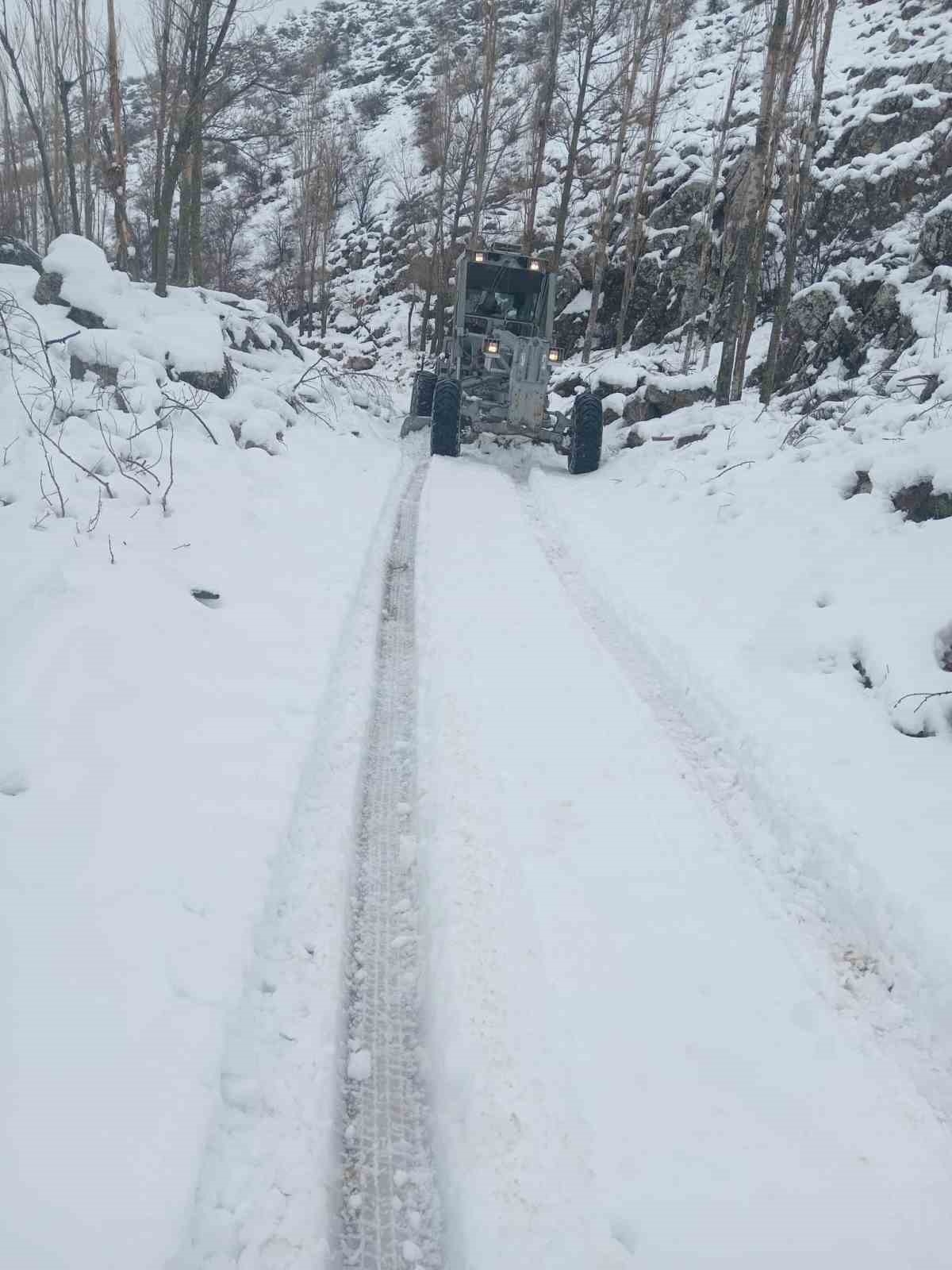 Burdur'da sürüsüyle birlikte mahsur kalan çoban kurtarıldı