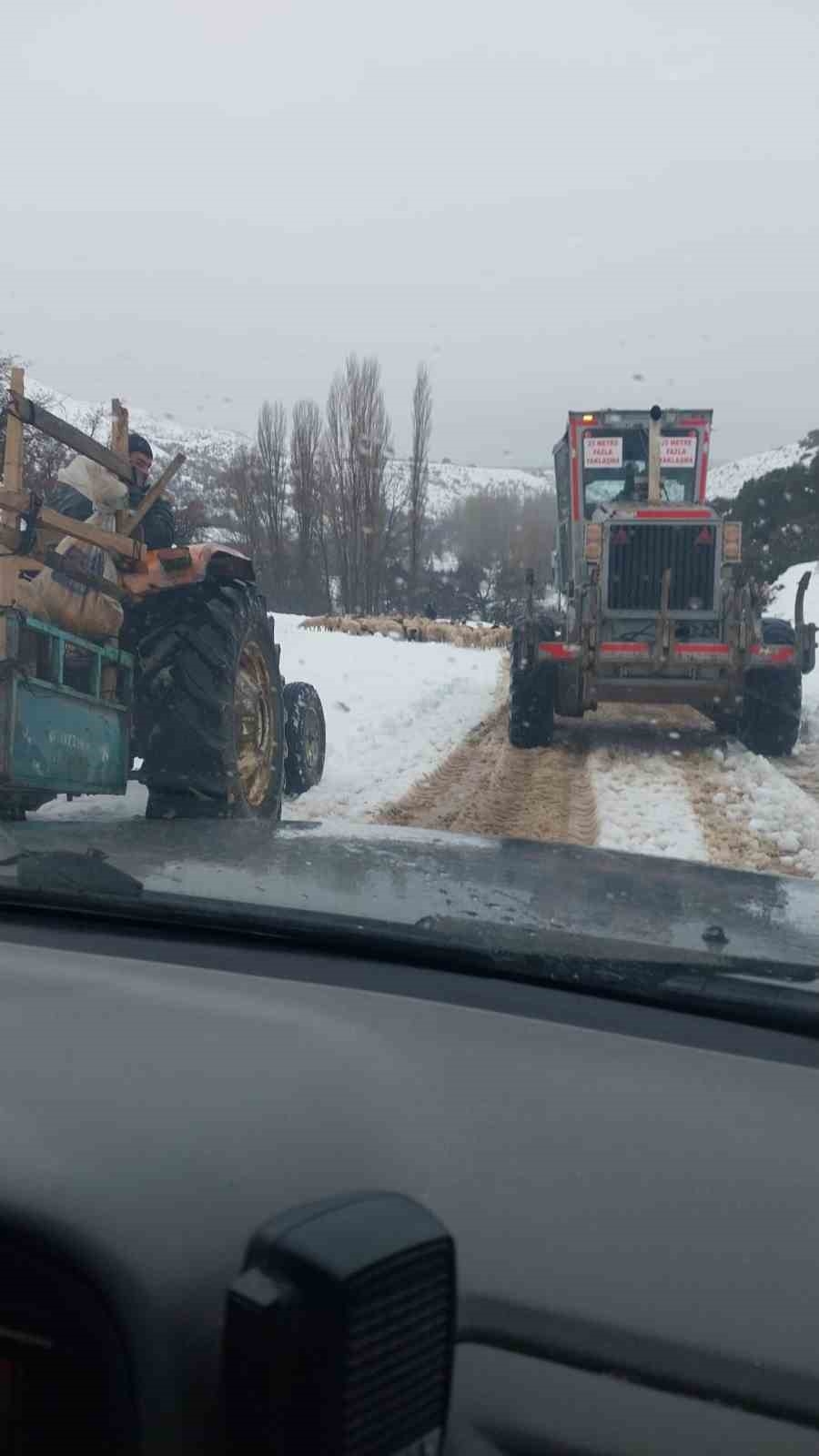 Burdur'da sürüsüyle birlikte mahsur kalan çoban kurtarıldı