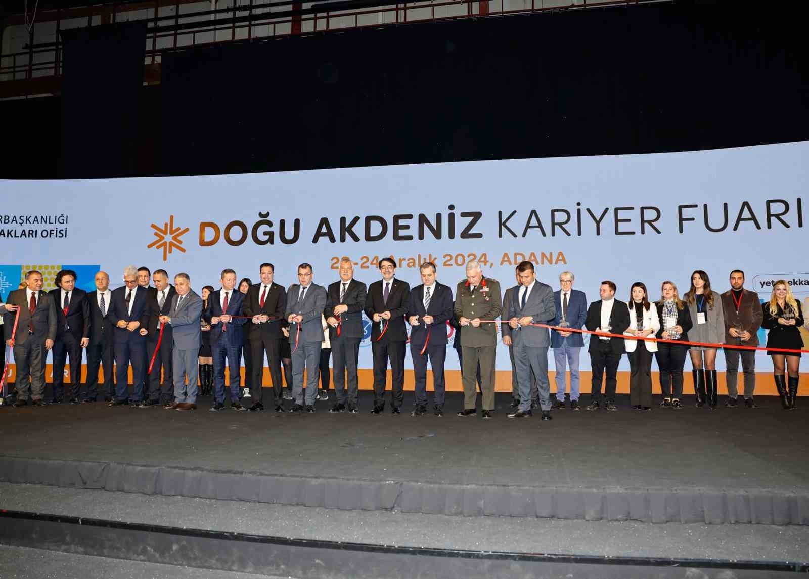 Doğu Akdeniz Bölgesel Kariyer Fuarı açılışı Vali Köşger'in katılımıyla yapıldı
