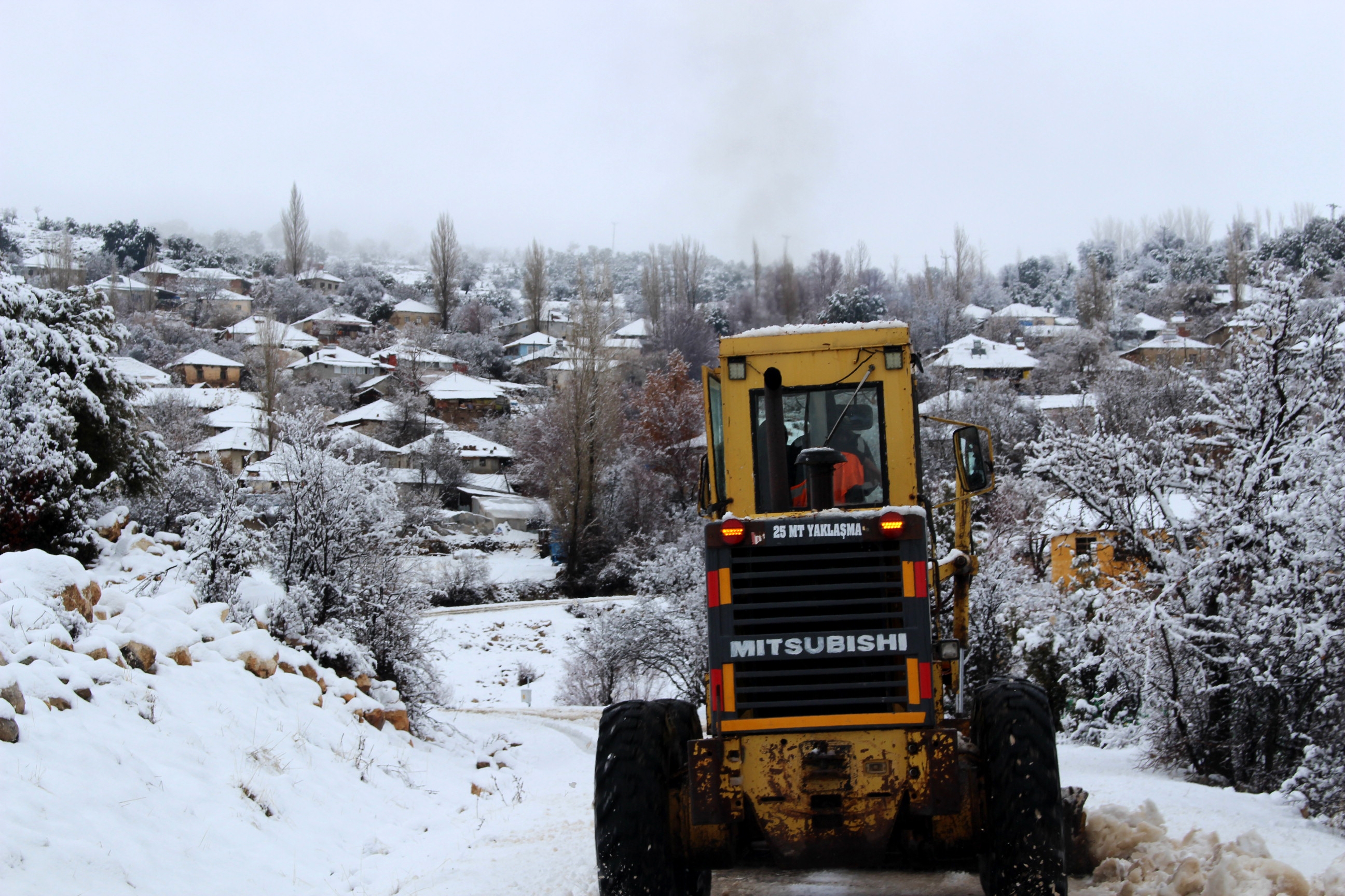 Elmalı ve Alanya'da yollar açılıyor