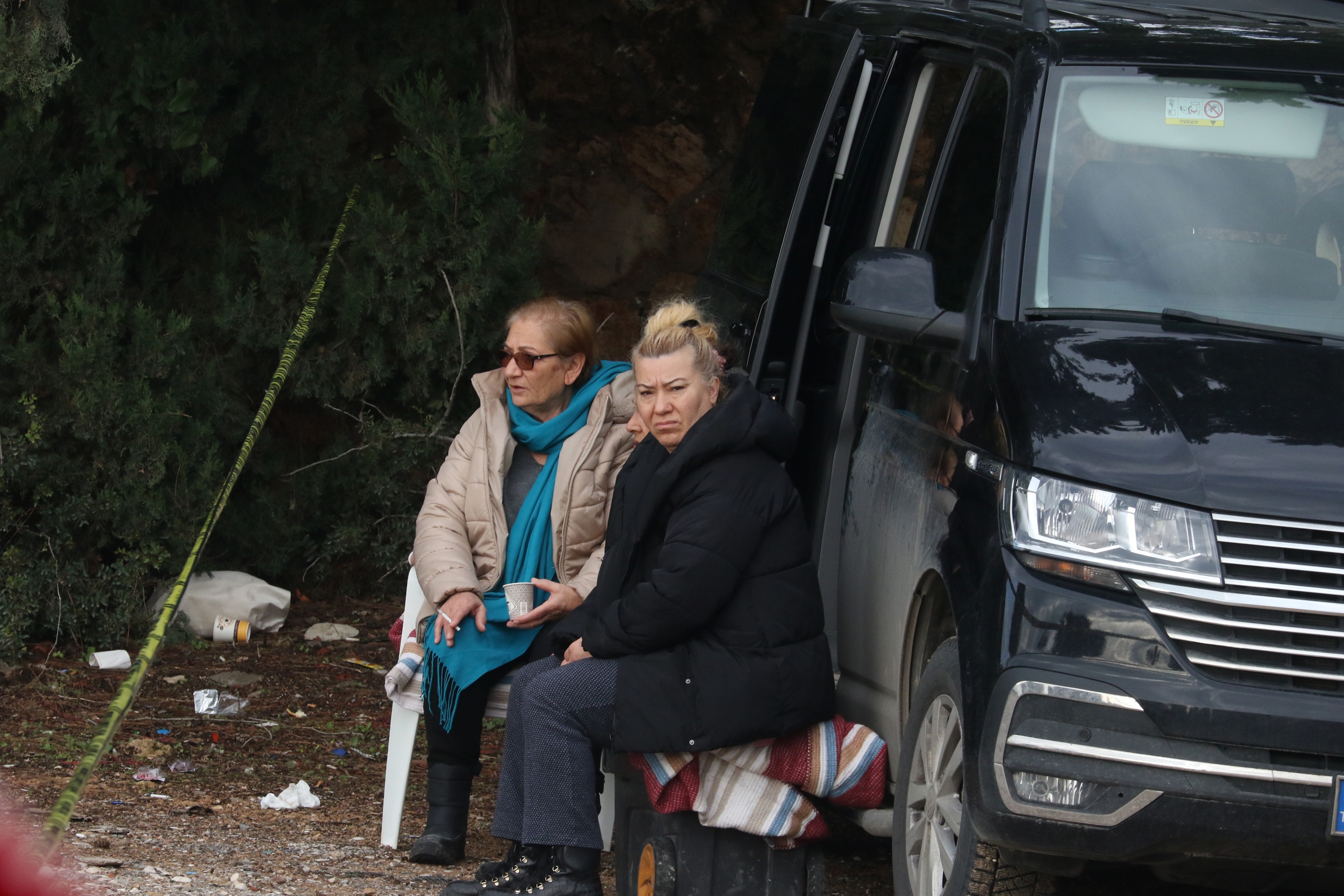 Falezlerden düşen otomobilin sürücüsü 5'inci günde aranıyor