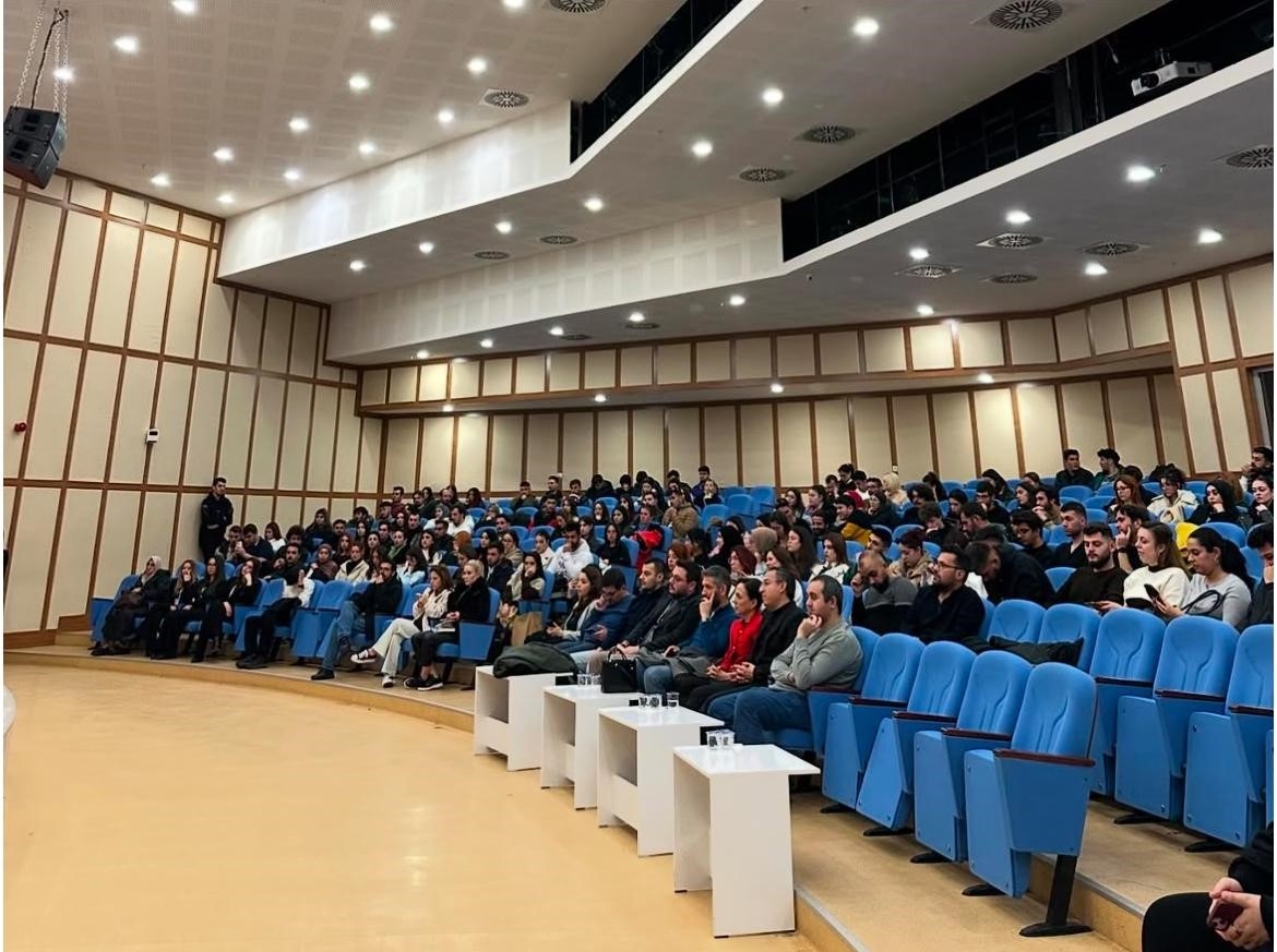 İletişim mezunları, öğrencilerine tecrübelerini aktardı