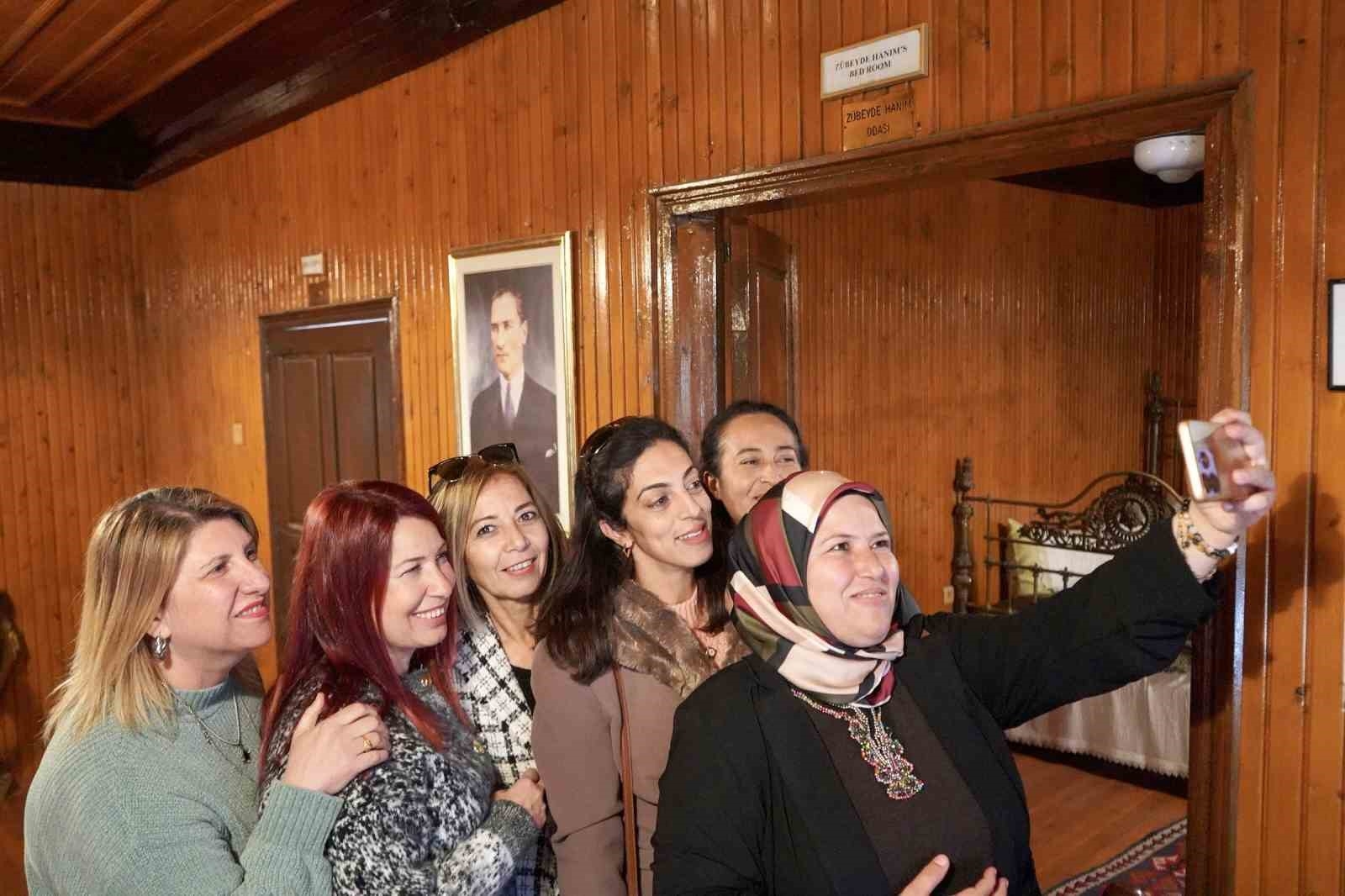 Kadın muhtarlar 'Dünya Kadın Hakları Günü'nü kutladı