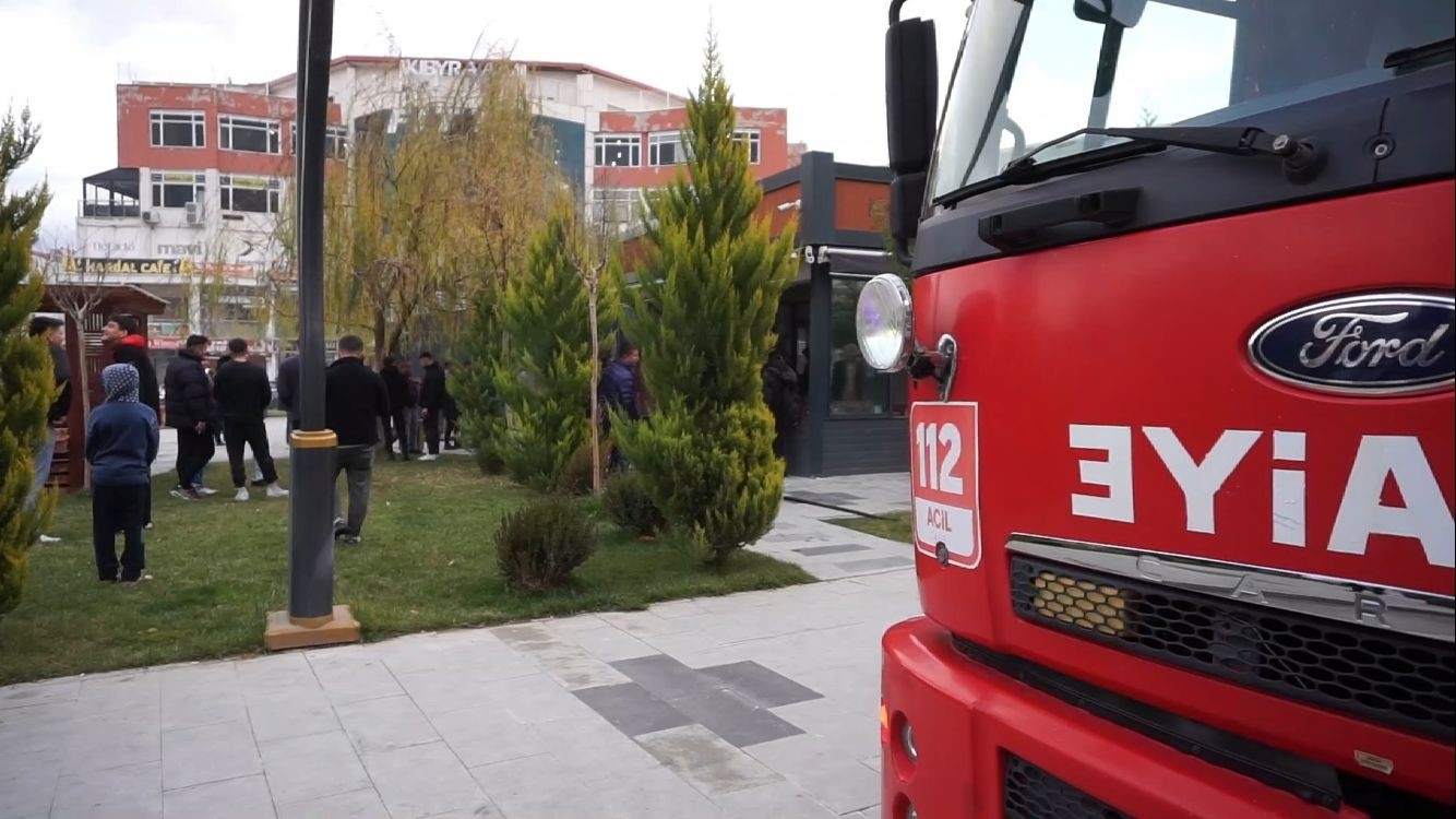 Kafedeki yangın paniğe neden oldu