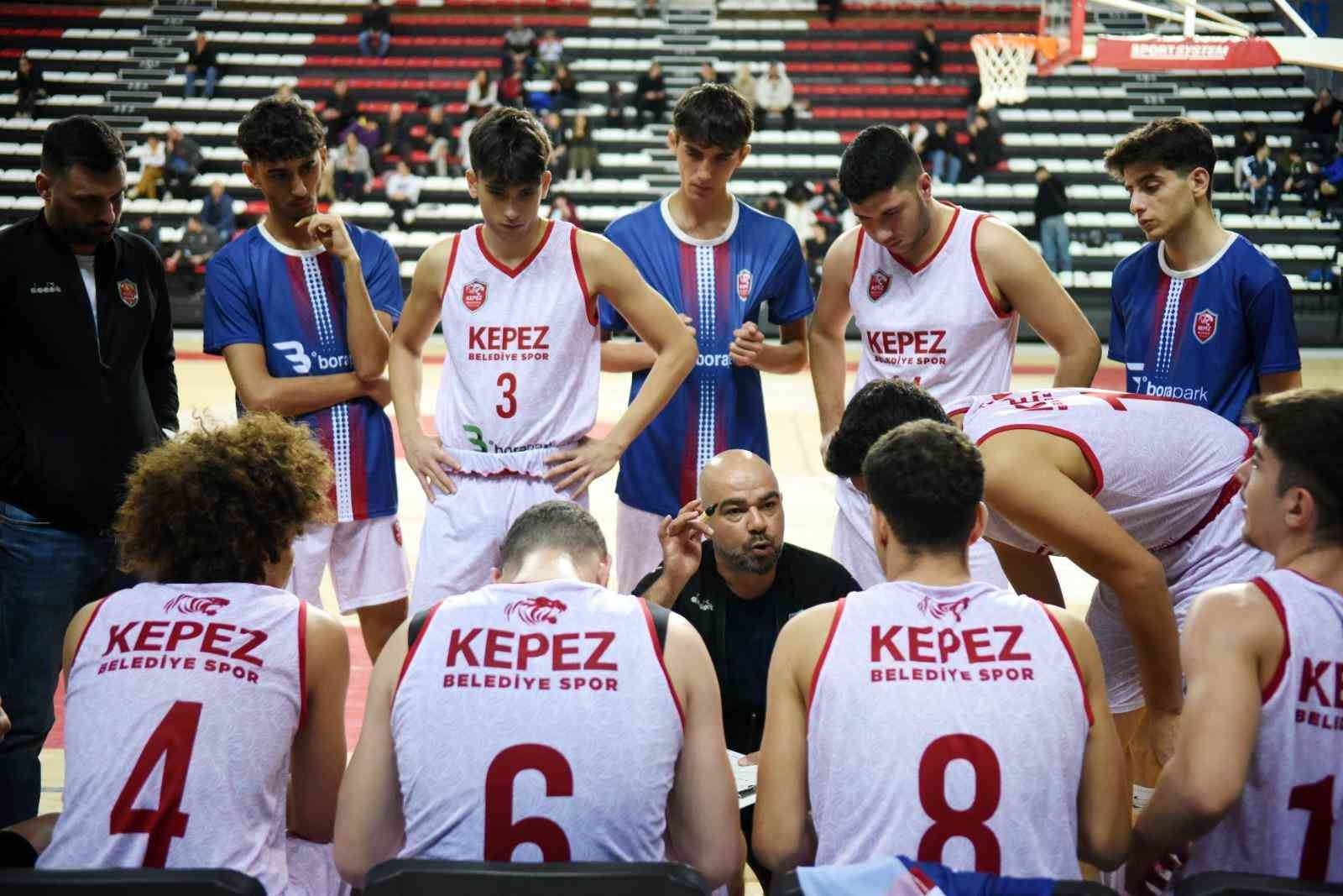 Kepez'in genç basketçileri yarı finalde