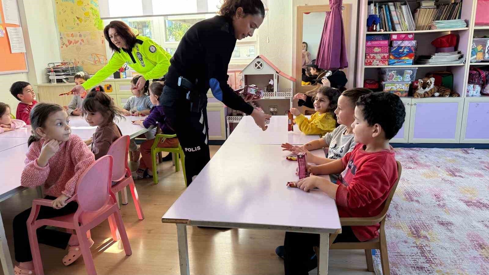 Minik öğrencilere trafik bilinci aşılandı