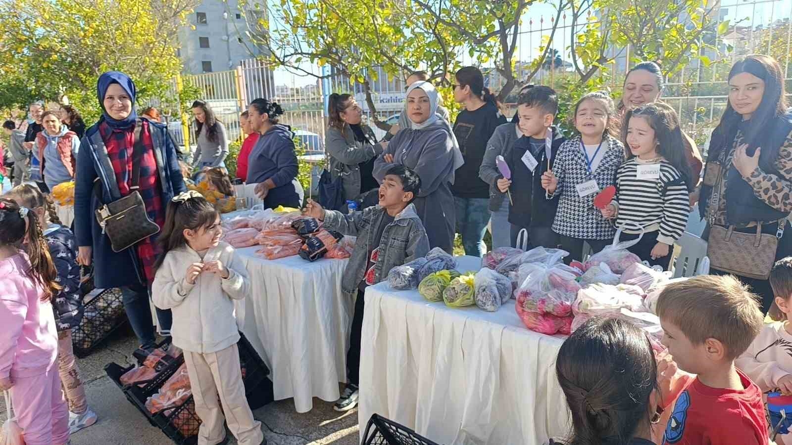 Minikler, pazarcılara taş çıkarttı
