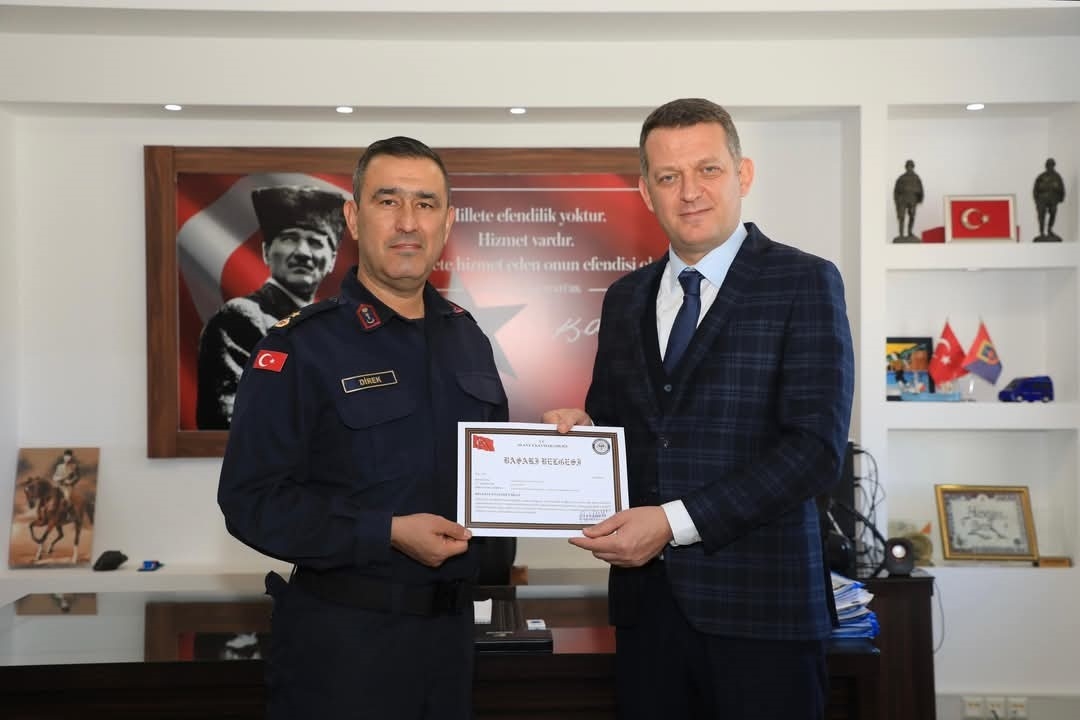Alanya Kaymakamı'ndan jandarmaya başarı belgesi