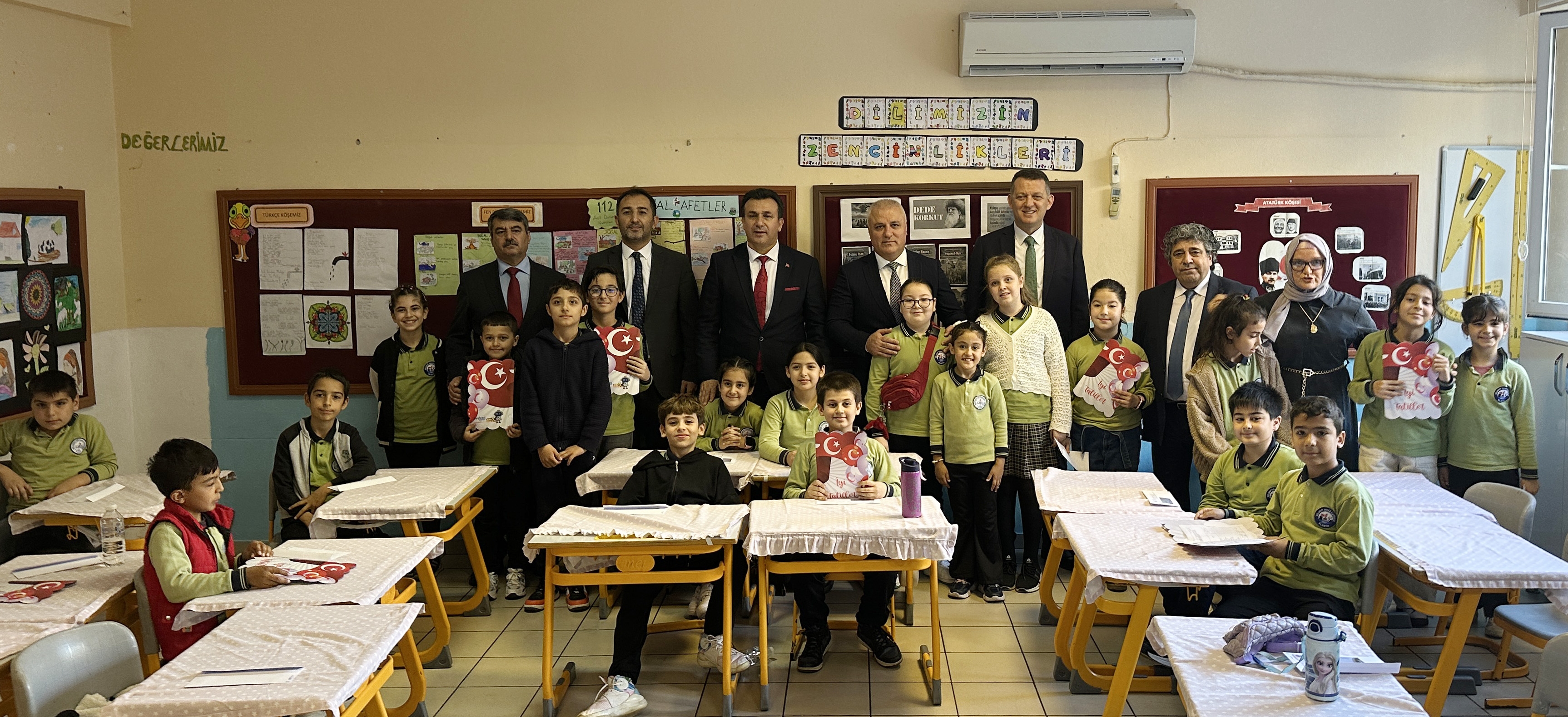 Alanya'da 63 bin 495 öğrenci karne heyecanı yaşadı