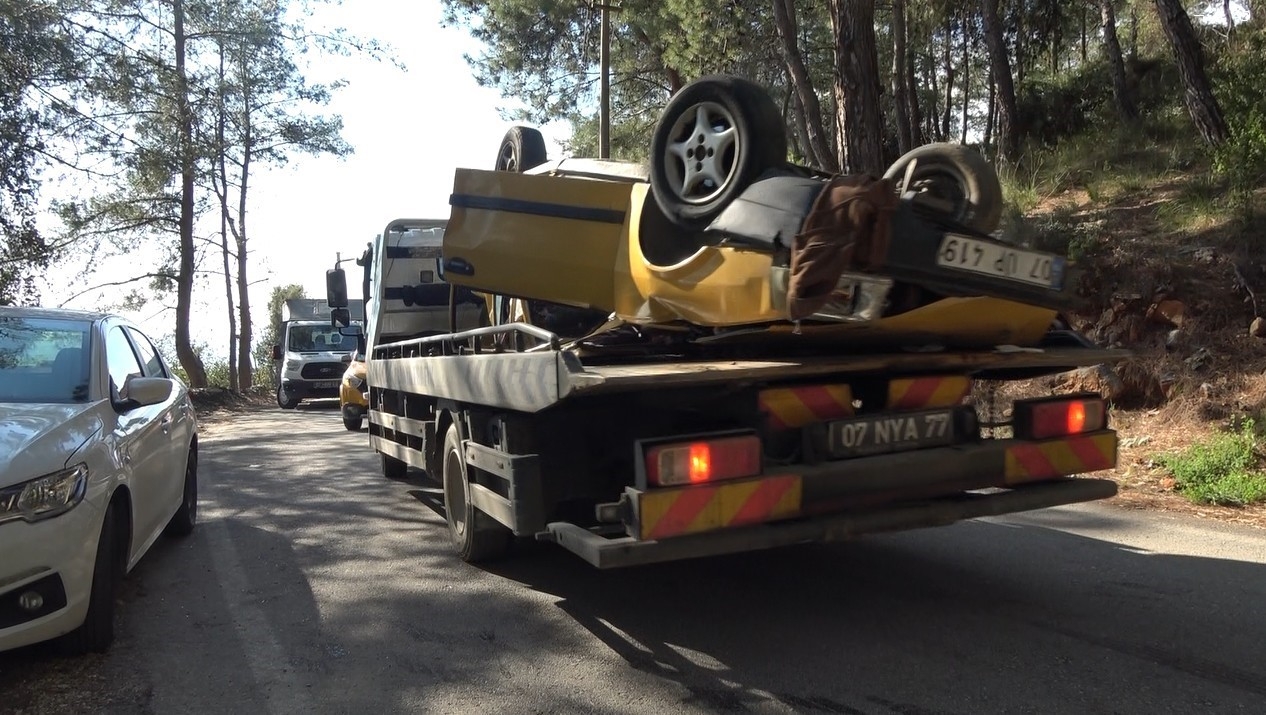 Alanya'da direksiyon hakimiyetini kaybeden otomobil takla attı : 1 yaralı