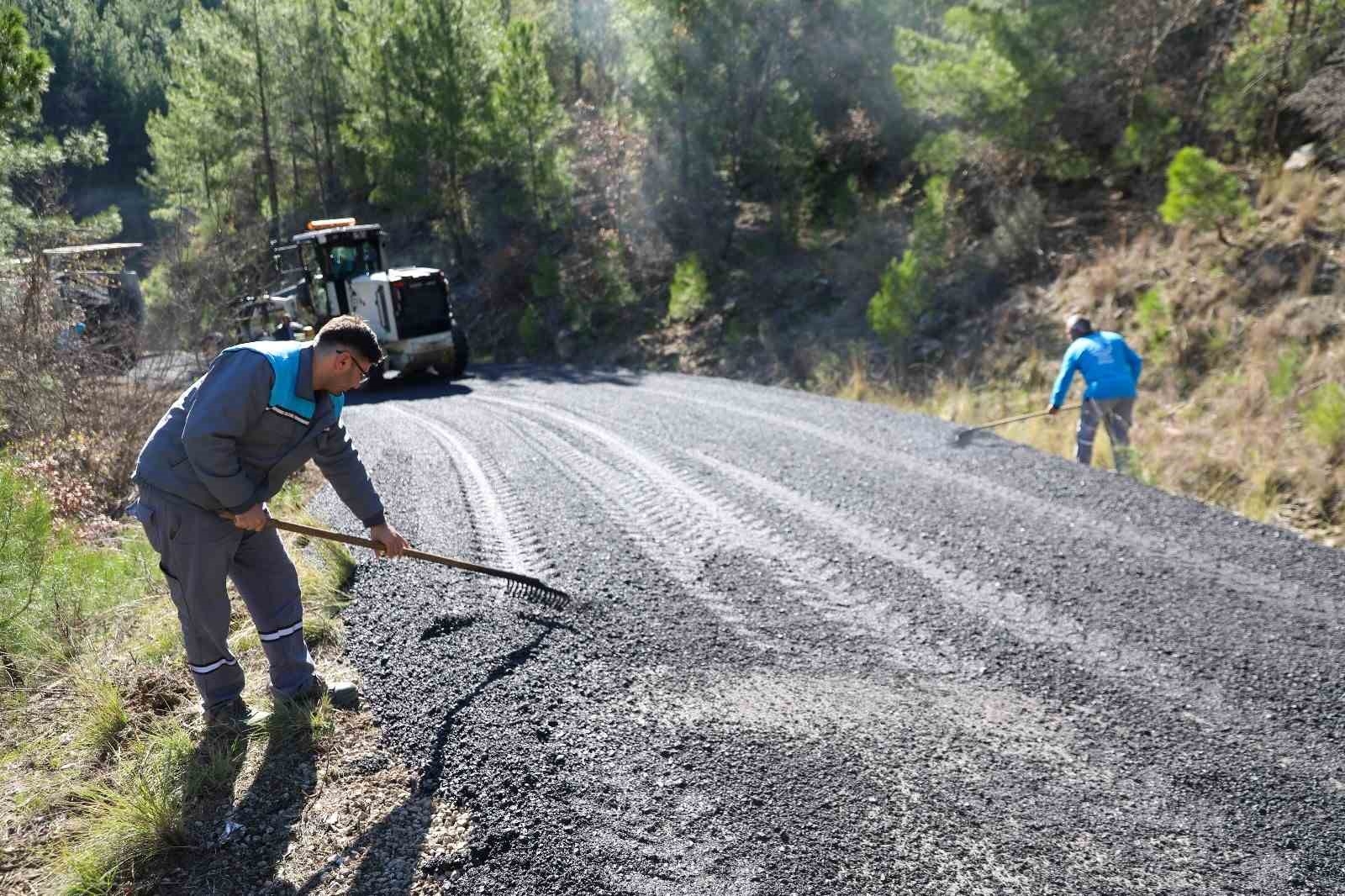 Alanya'da kırsal mahallelerin yol hasreti sona eriyor
