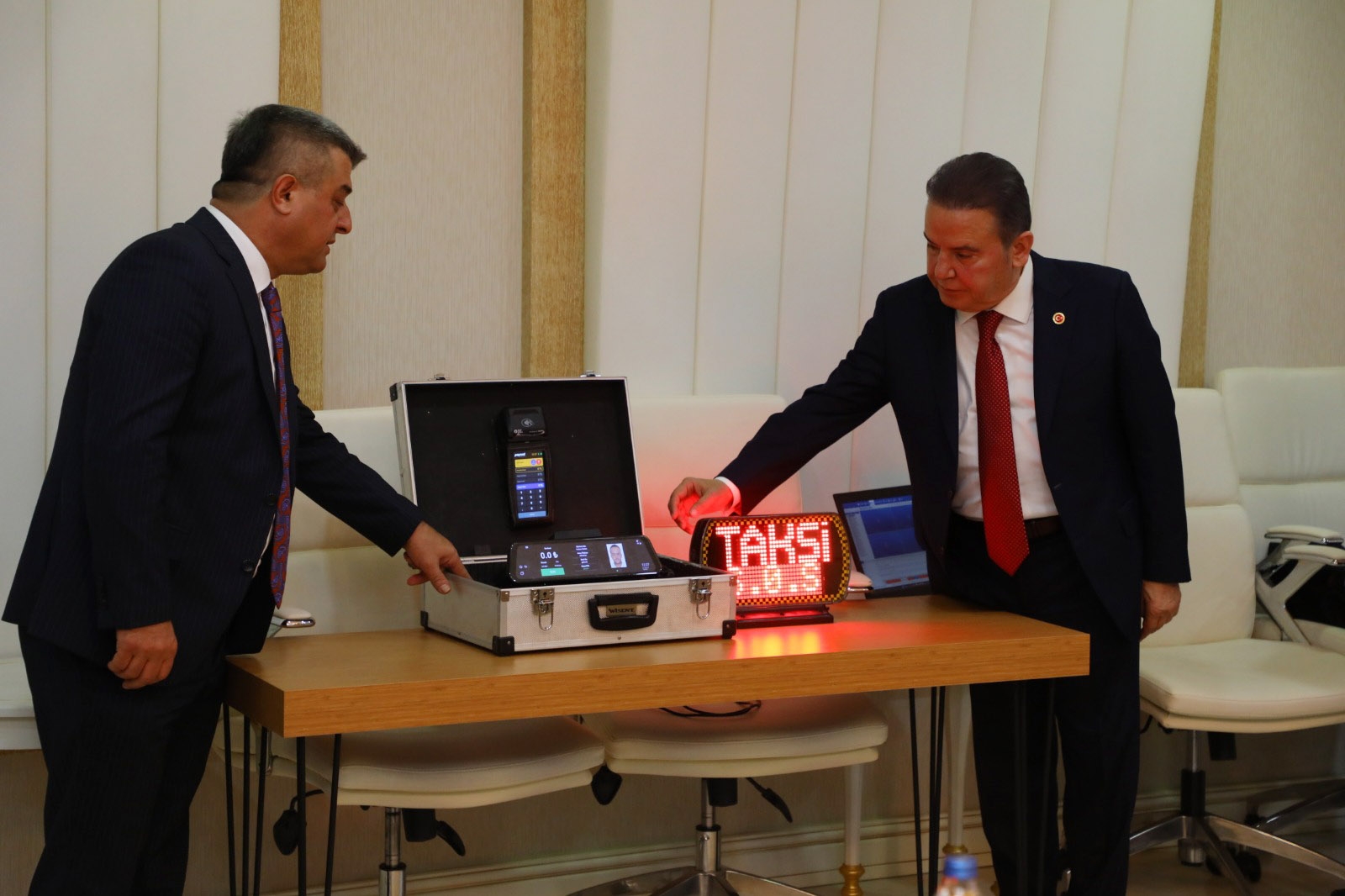 Antalya'da taksilere panik butonlu güvenlik sistemi