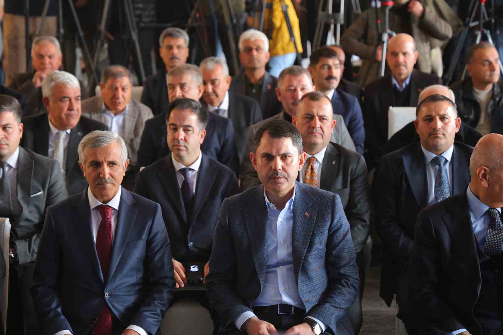 Bakan Kurum: "2025 yılının sonuna kadar 453 bin konutu teslim edeceğiz"