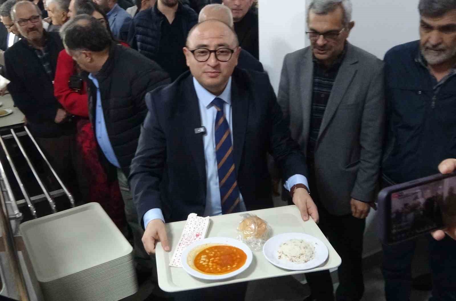Belediyeden Lokanta Hizmeti: 3 Çeşit Yemek 80 TL