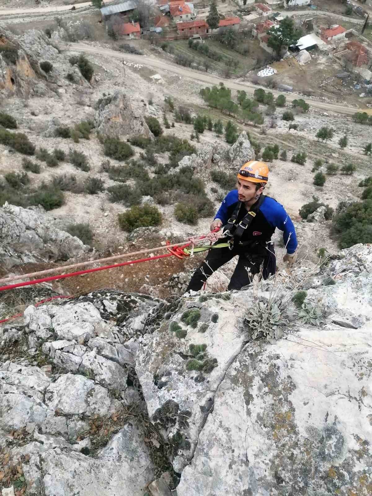 Burdur'da Dağlık Alanda Mahsur Kalan Keçiler Kurtarıldı