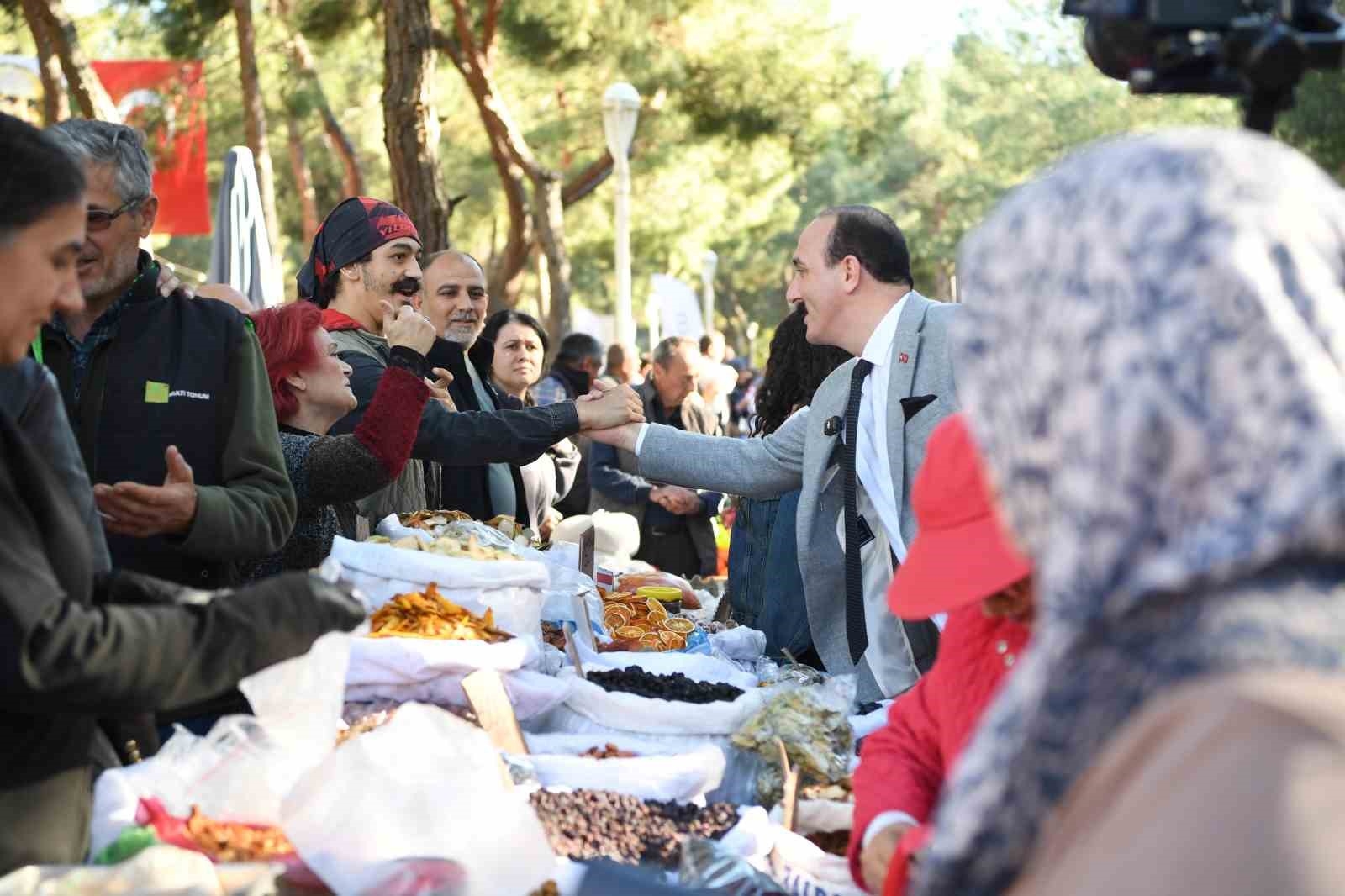 Çandır Fasulyesi Şenliği'nde vatandaşlara piyaz ikramı