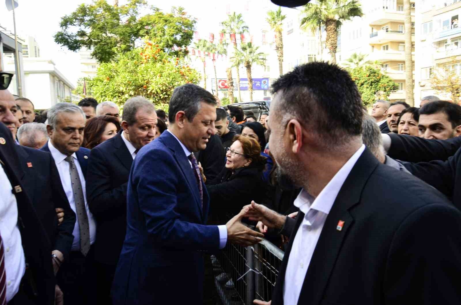 CHP Genel Başkanı Özel: "Bugün Mersin'den bir büyük sürpriz yapacağız"