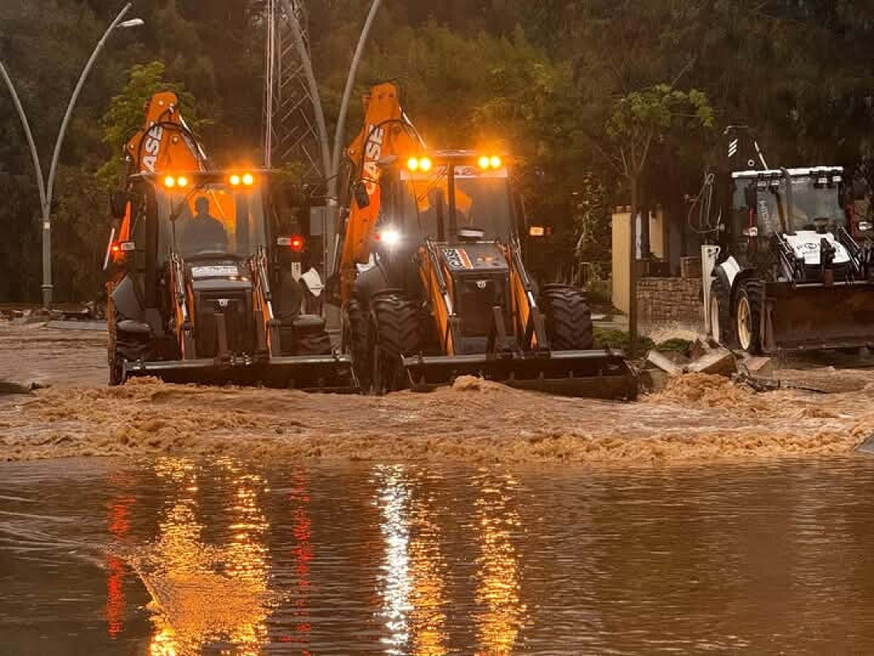 Datça'da taşkının bilançosu: 16 ev ve 2 iş yerini su bastı