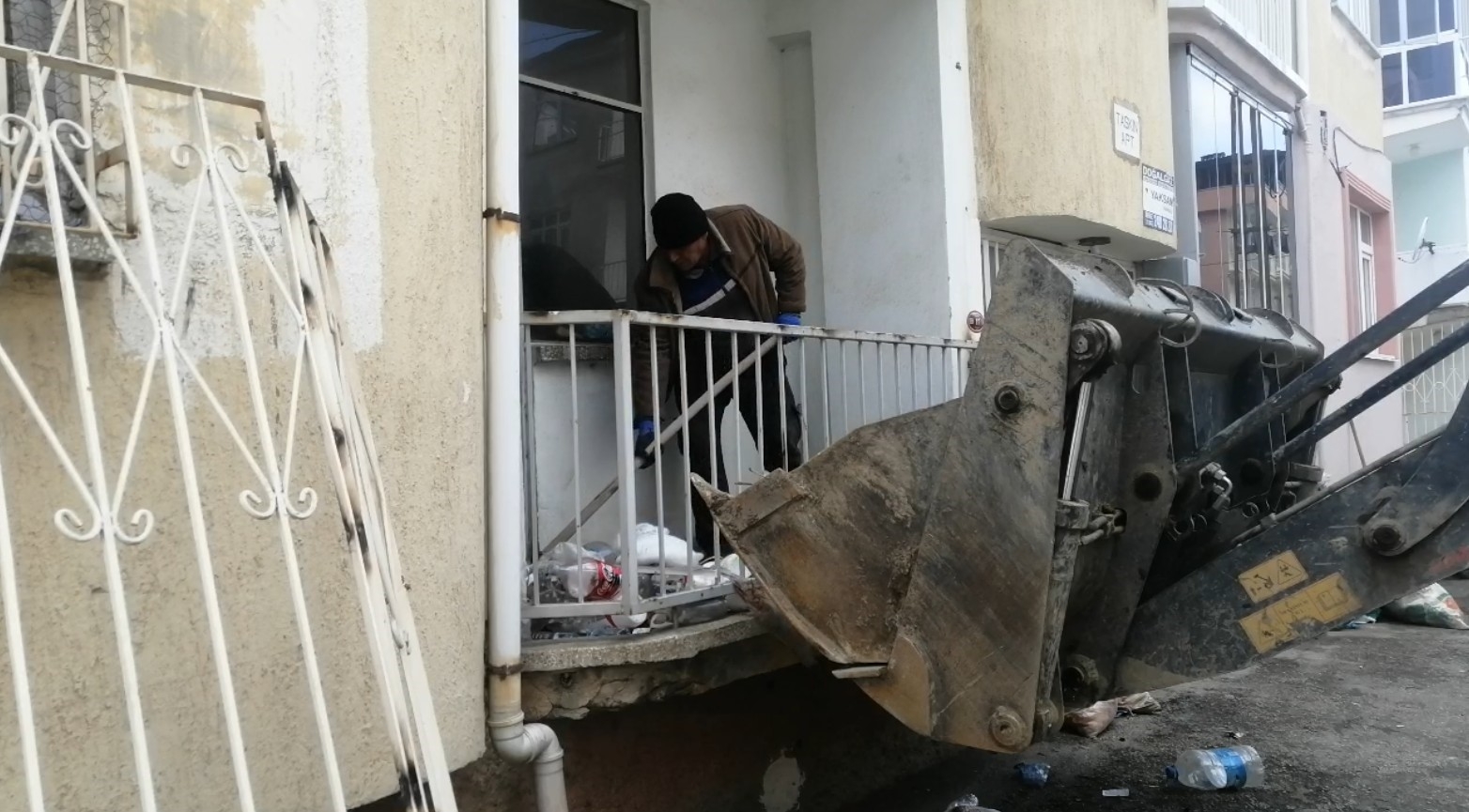 "Evsiz" sandılar, iki dairesi çıktı