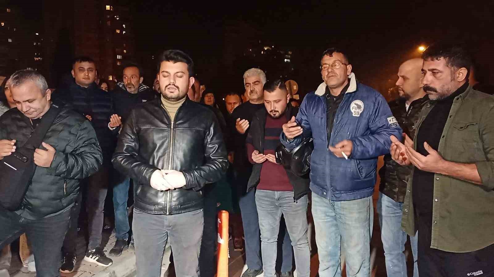 Ferdi Tayfur'un sevenleri dua edip gözyaşlarına boğuldu