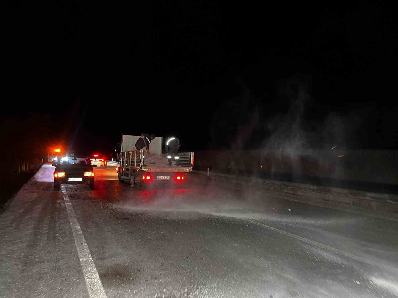Gizli buzlanma kazaya neden oldu: Takla atan araçta 1 kişi yaralandı