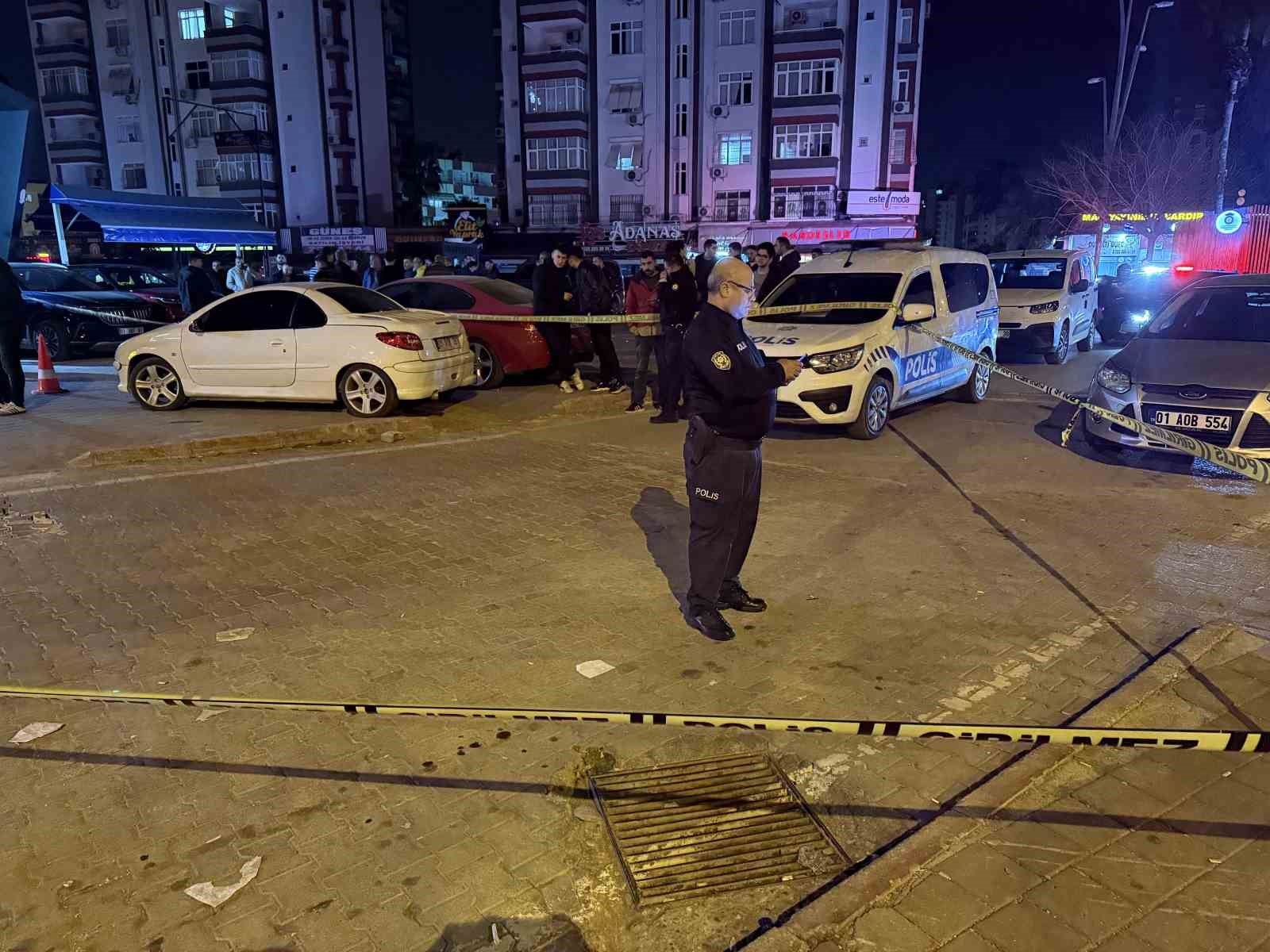 Husumetlilerin kavgasında eğlence mekanından çıkan kadın vuruldu