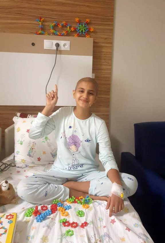 Lösemiyi yenen Hazal, hasta çocukların 'prenses' ablası oldu