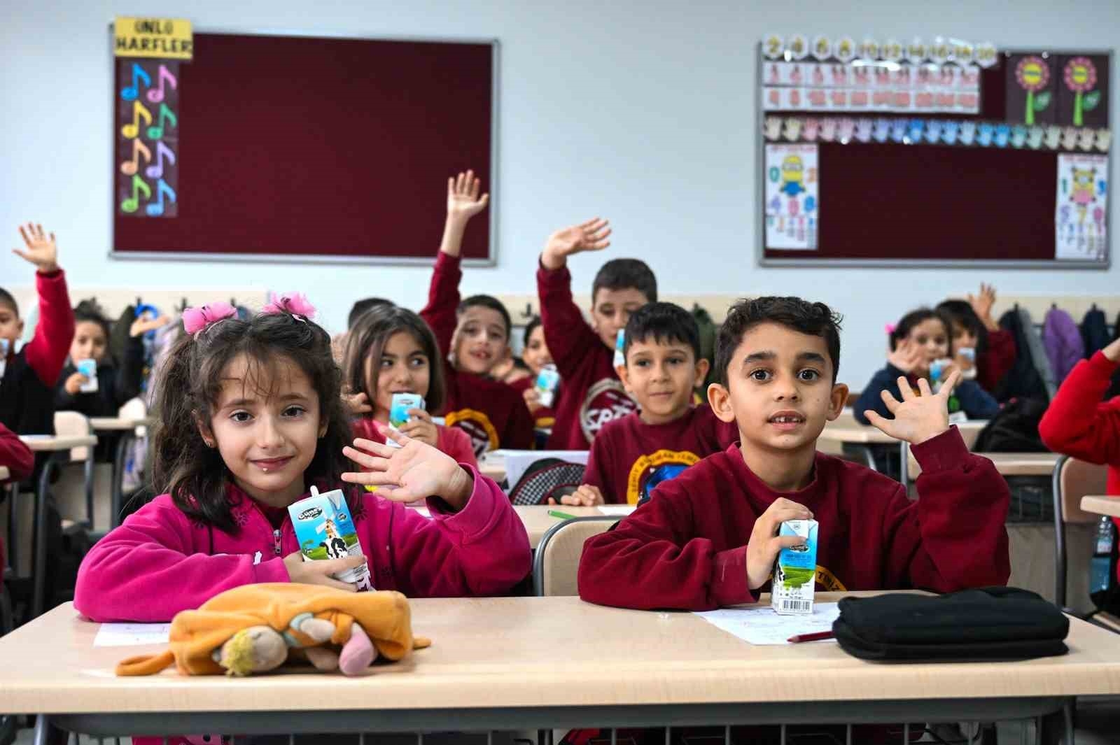 Mersin'de 5 yılda 5 milyon paket süt dağıtıldı