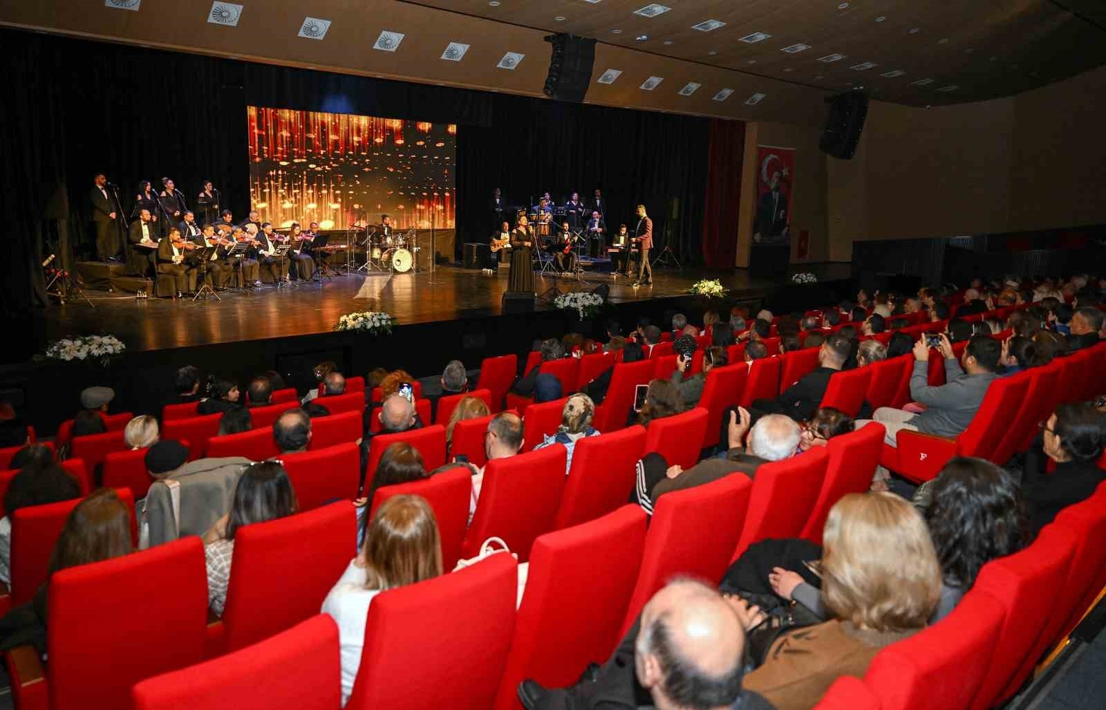 Mersin'de 'Bir Hoş Seda' konseri düzenlendi