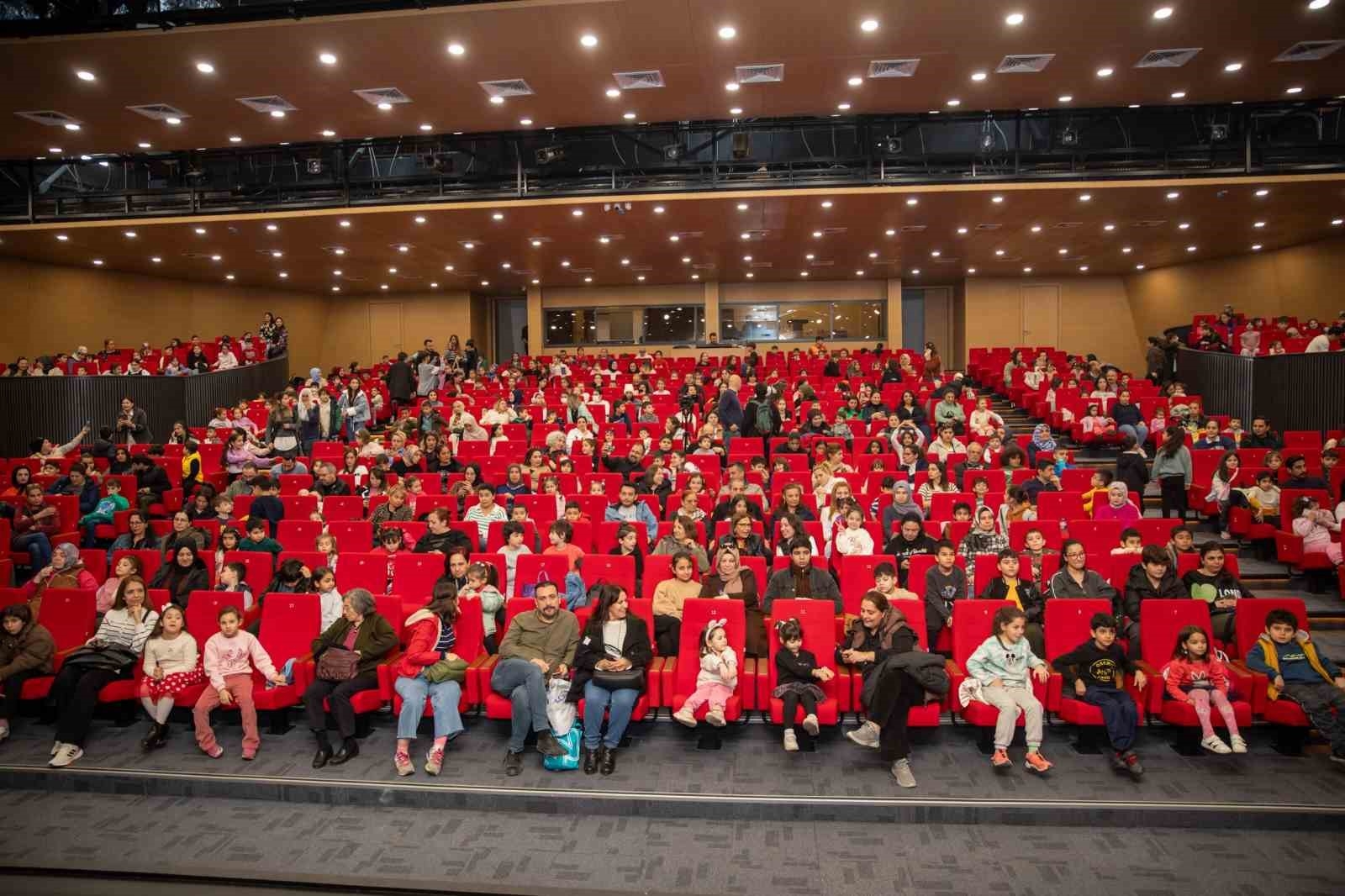 Mersin'de 'Çocuklar İçin Yarıyıl Tiyatro Şenliği' düzenlendi