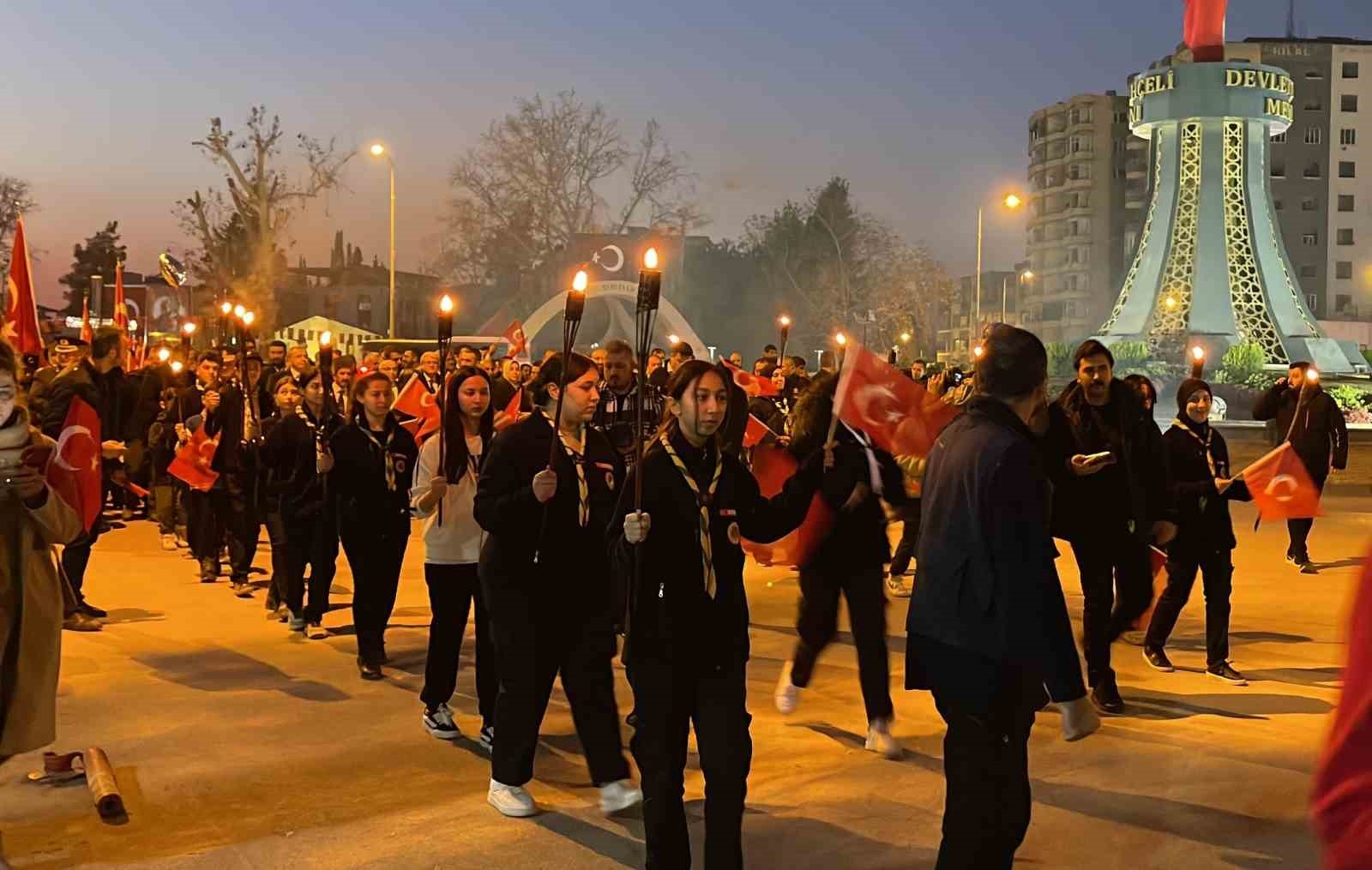 Osmaniye'nin kurtuluşunun 103. yılı fener alayıyla kutlandı