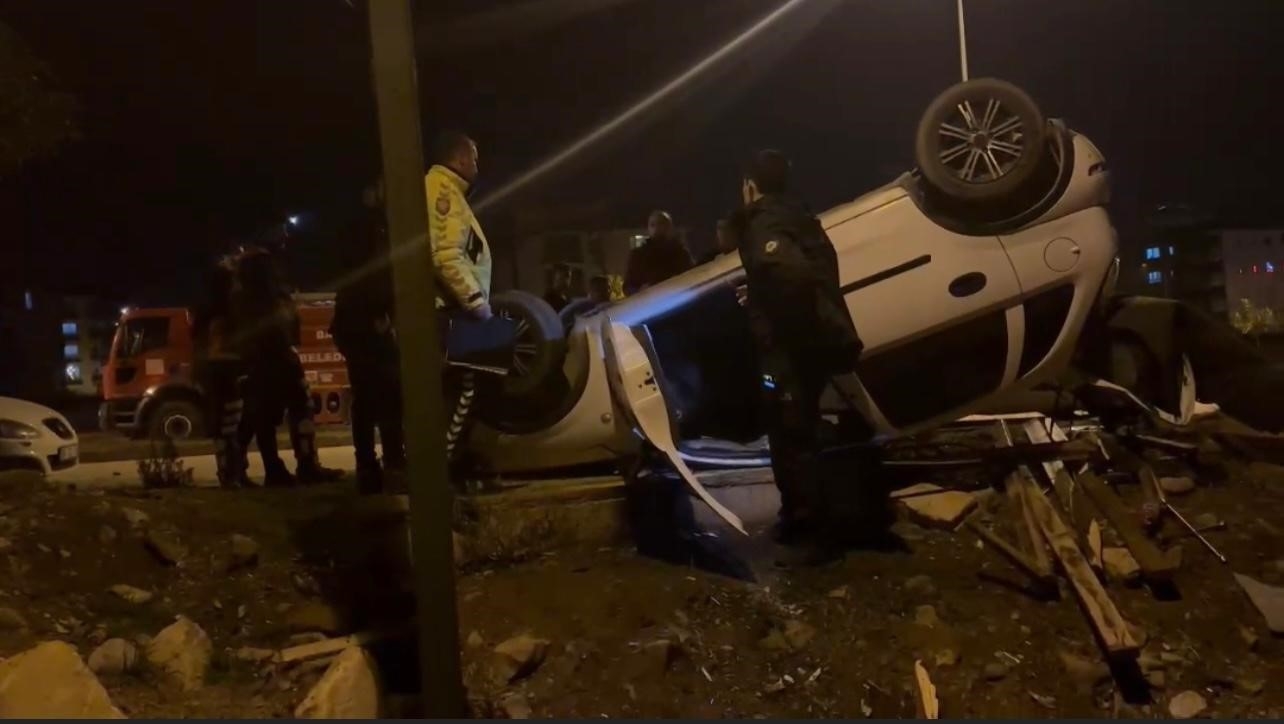 Park halindeki araca çarpan otomobil takla attı: 1 yaralı