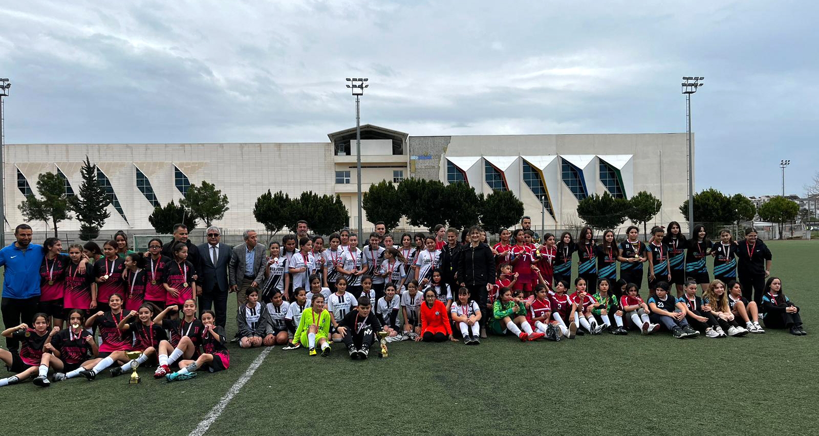 Serik'in yıldız kızları Antalya şampiyonu