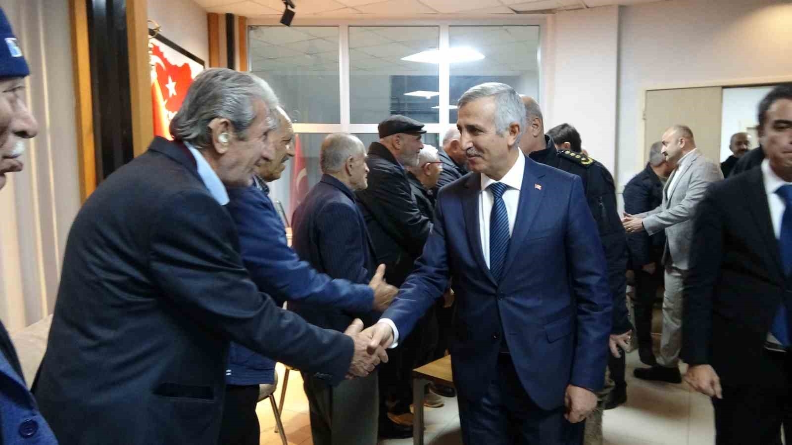 Yılbaşı gecesi huzurevindeki yaşlılara ziyaret