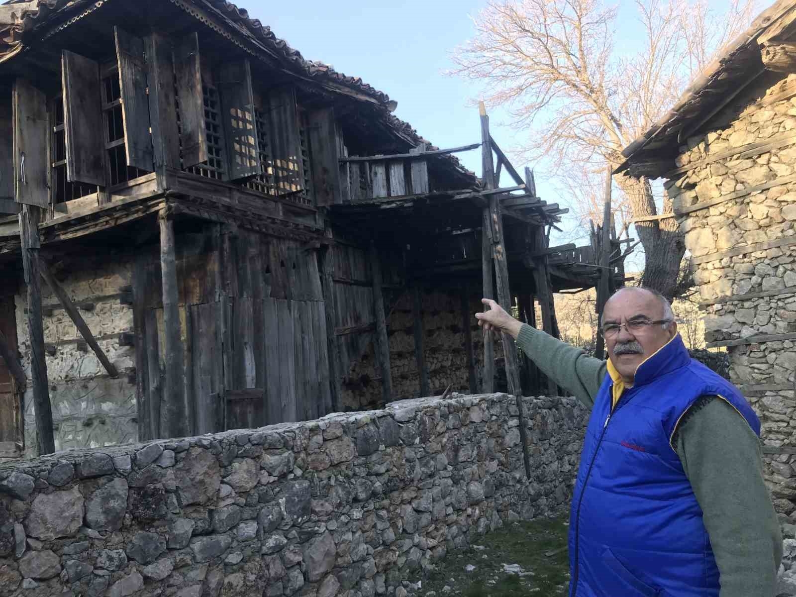 Yüksek restorasyon maliyeti ve mirasçılar arasındaki anlaşmazlık düğmeli evleri yok ediyor