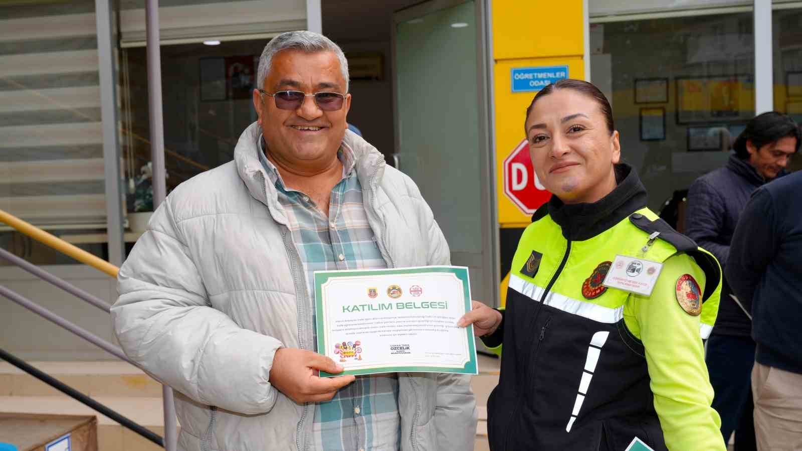 Alanya'da halk otobüsü sürücülerine eğitim verildi