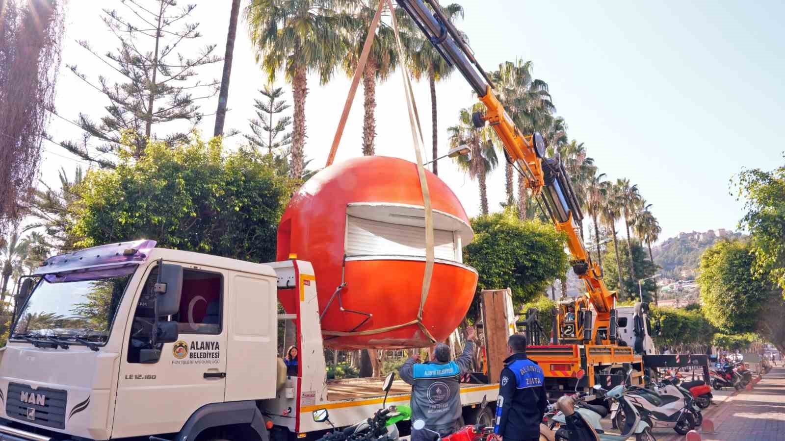 Alanya'da Kaçak Portakal Büfeleri Kaldırılıyor
