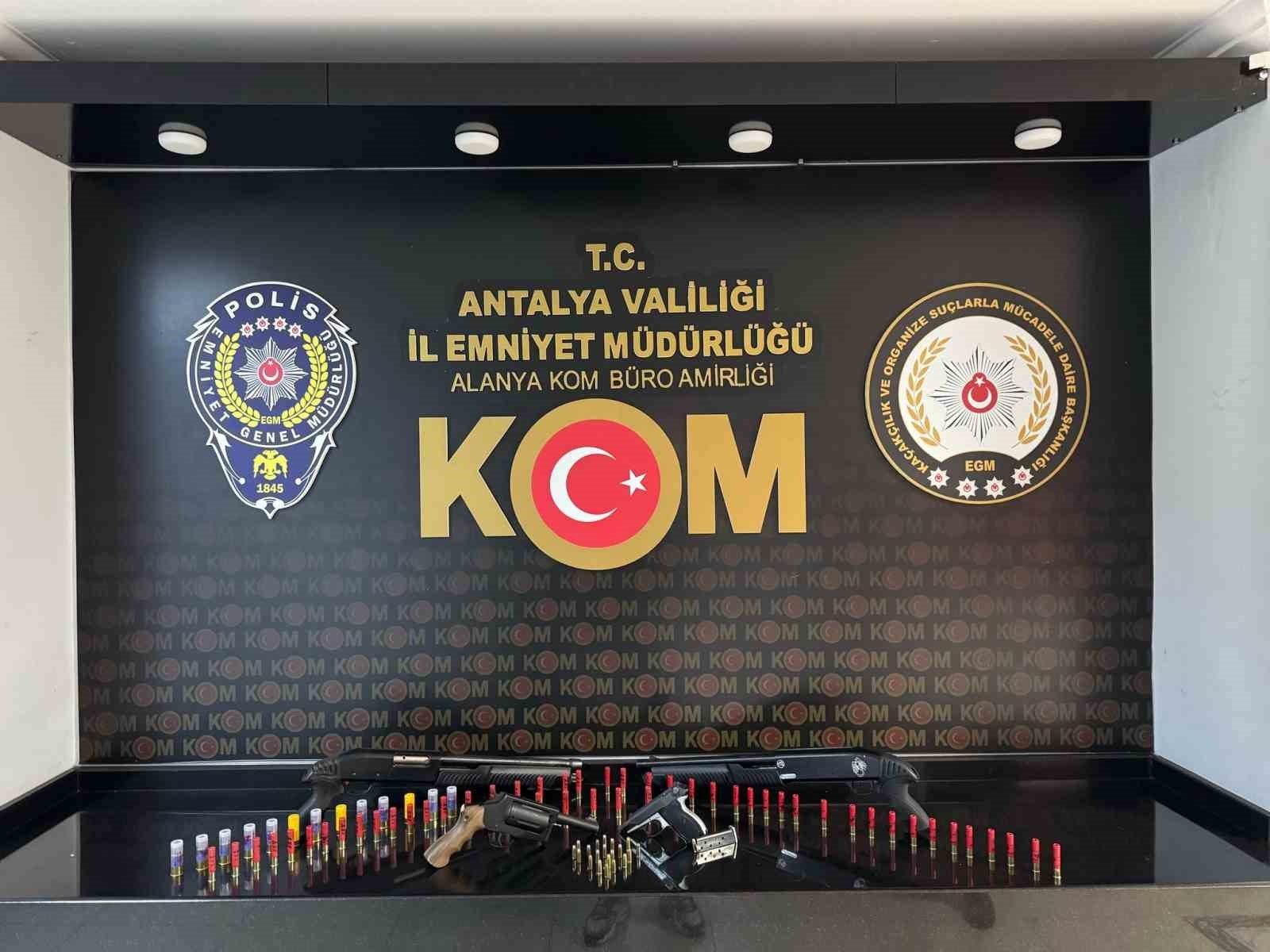 Alanya'da suç örgütüne darbe: 8 şüpheli tutuklandı