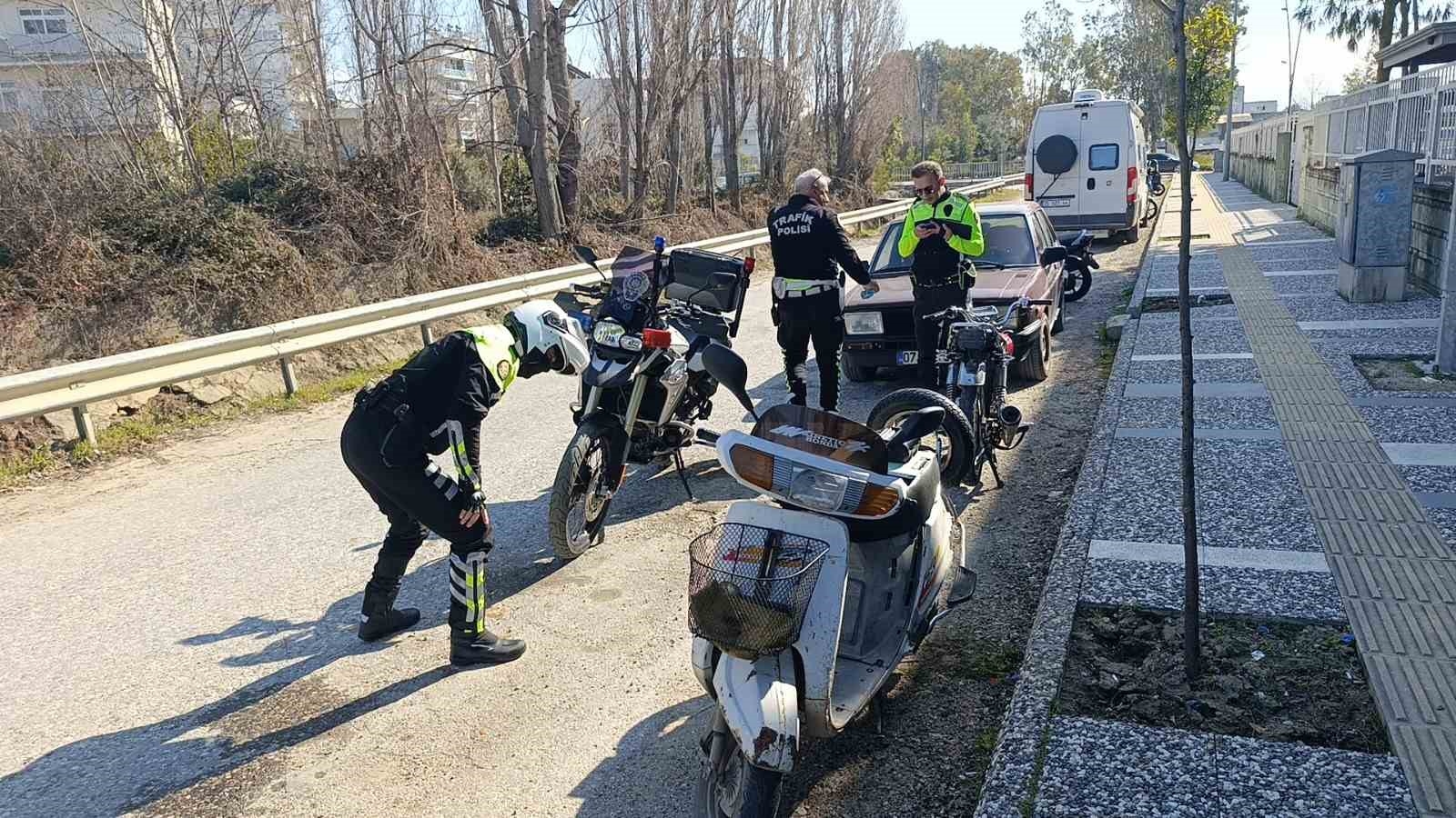 Antalya'da 11 plakasız motosiklete 132 bin 513 TL para cezası