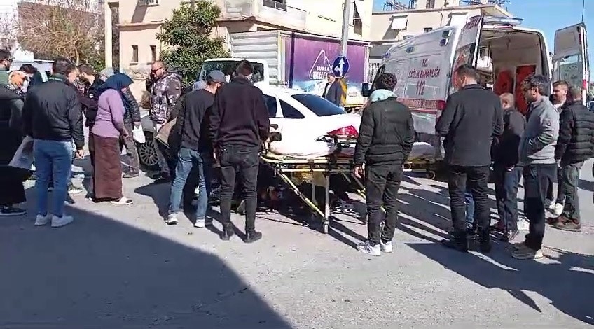 Antalya'da motosiklet ile otomobil çarpıştı: 1 ağır yaralı