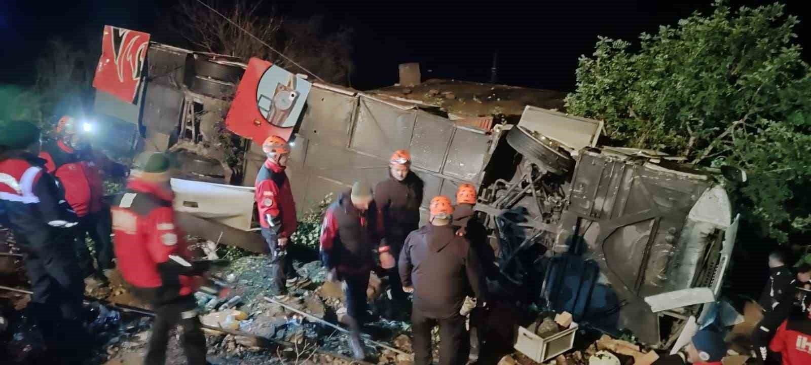 Antalya'da şarampole yuvarlanan otobüste eşini kaybeden kadın: "Son sözü nefes alamıyorum oldu"